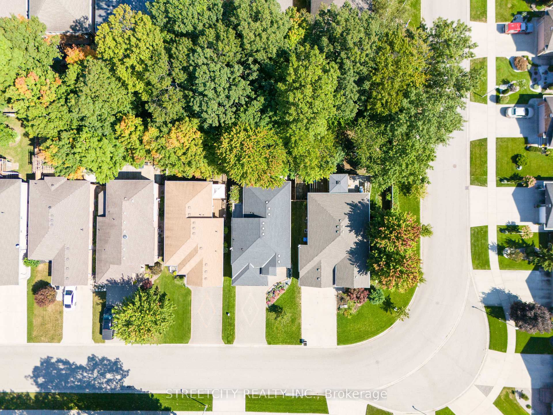 Photo 45 of 131 Bridle Path, Strathroy-Caradoc, SW — HOMEH