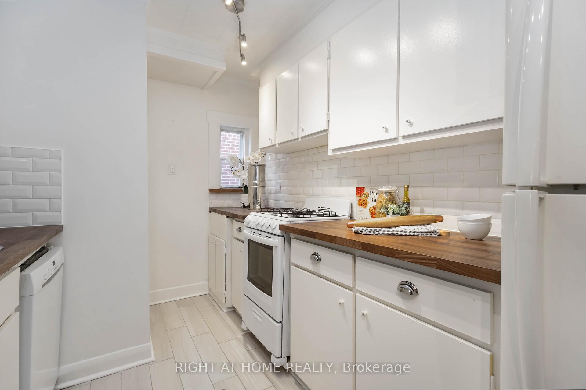 Photo 20 of 306 Strathmore Boulevard, Toronto, Danforth — HOMEH