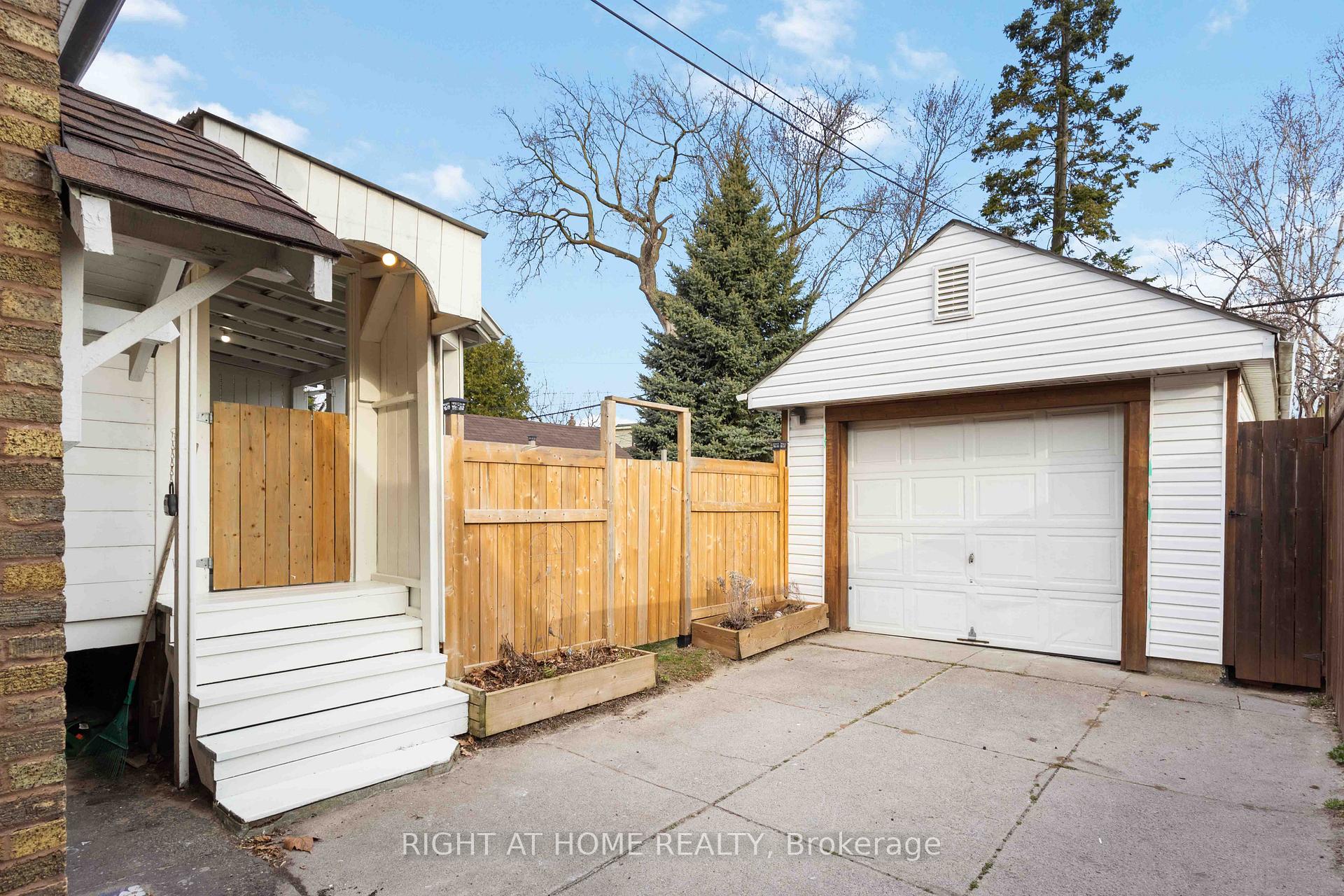 Photo 39 of 306 Strathmore Boulevard, Toronto, Danforth — HOMEH