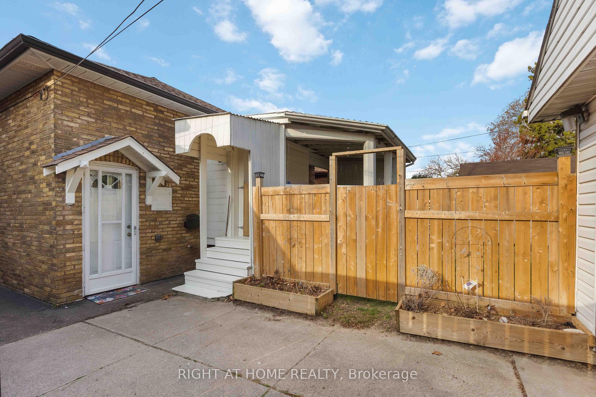 Photo 40 of 306 Strathmore Boulevard, Toronto, Danforth — HOMEH