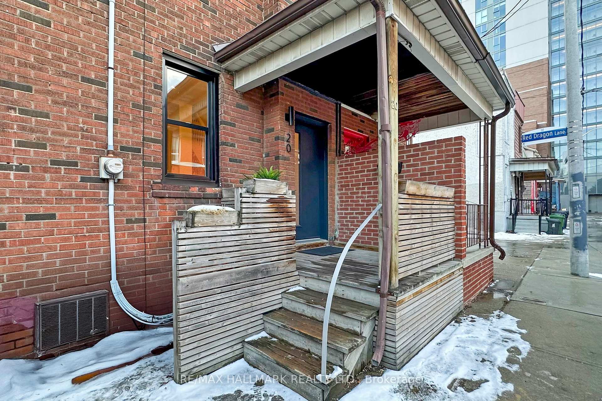 Photo 12 of 20 Glasgow Street, Toronto, Kensington-Chinatown — HOMEH