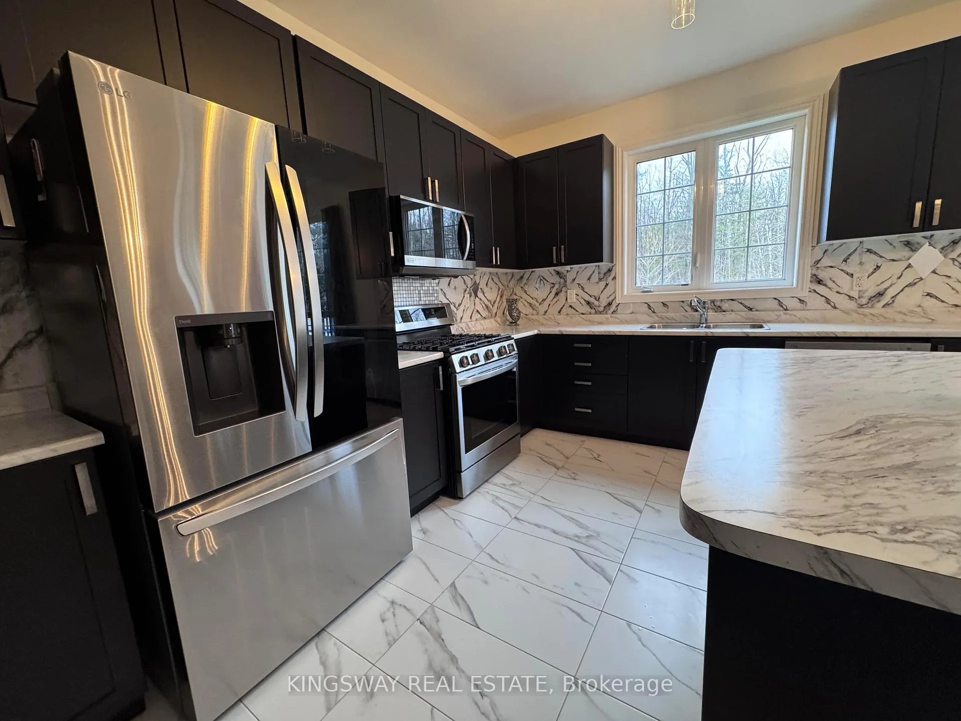Photo 12 of 30 Moreau Way, Springwater, Minesing — HOMEH