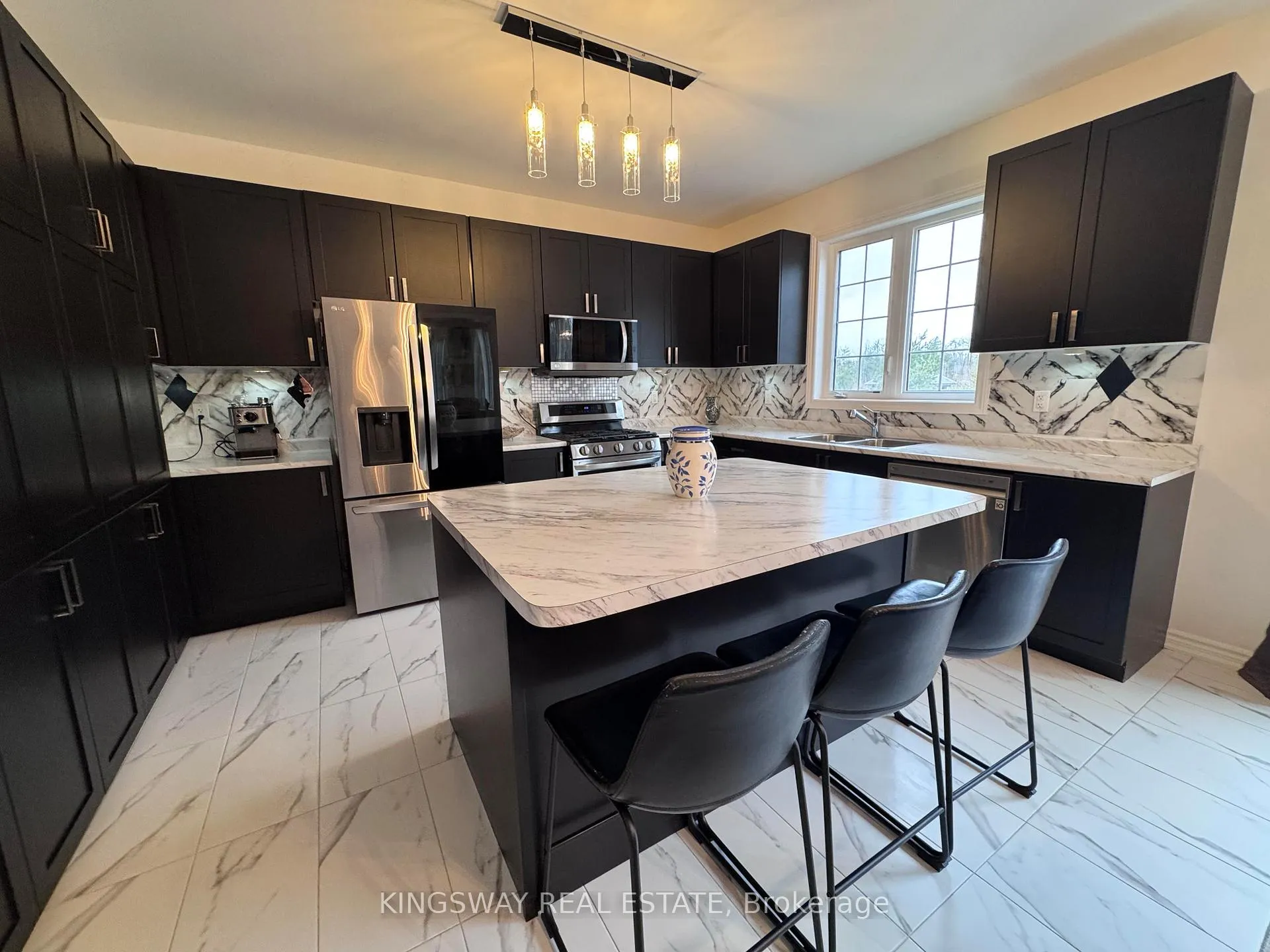 Photo 13 of 30 Moreau Way, Springwater, Minesing — HOMEH
