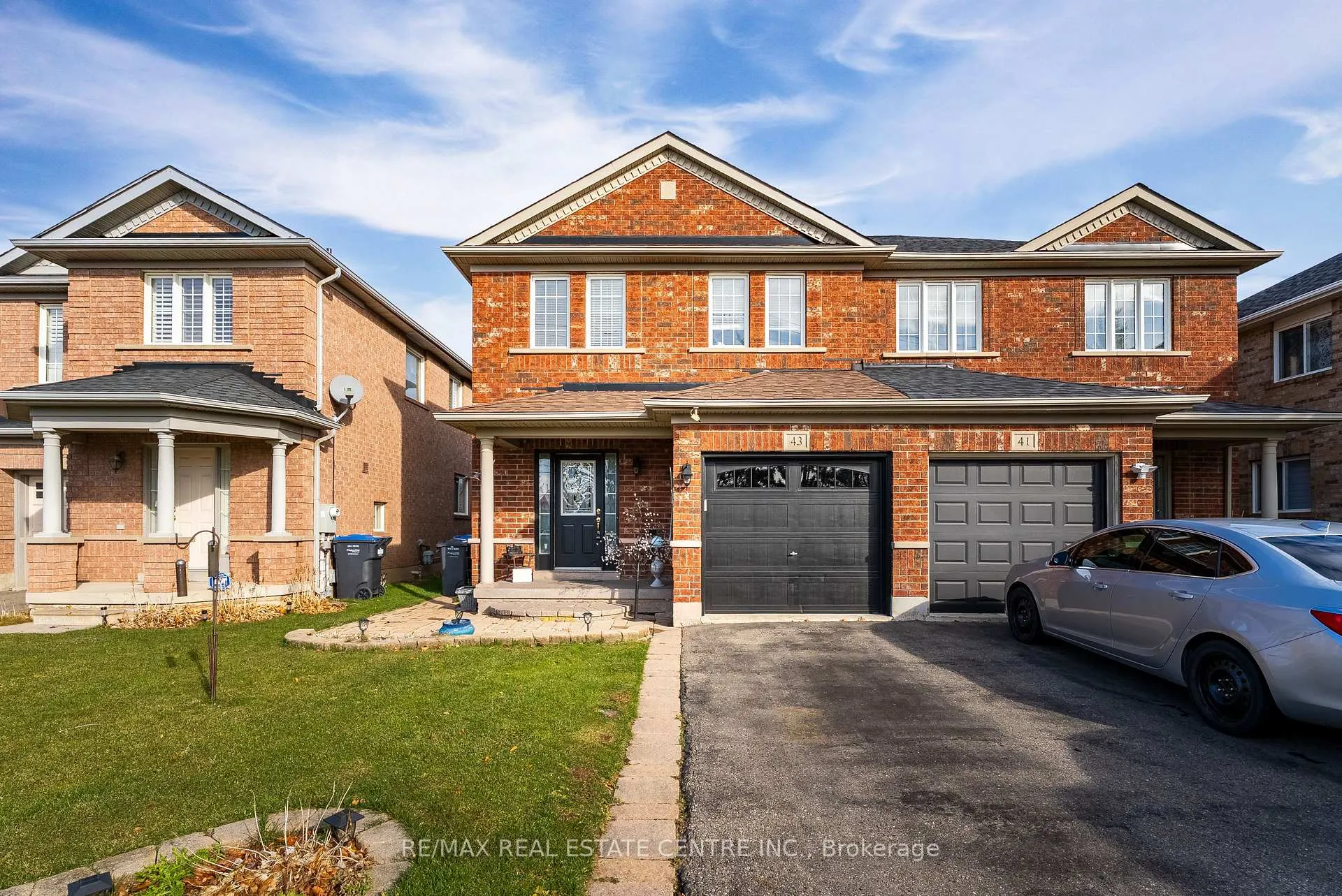 Photo 4 of 43 Lockheed Crescent, Brampton, Fletcher's Meadow — HOMEH