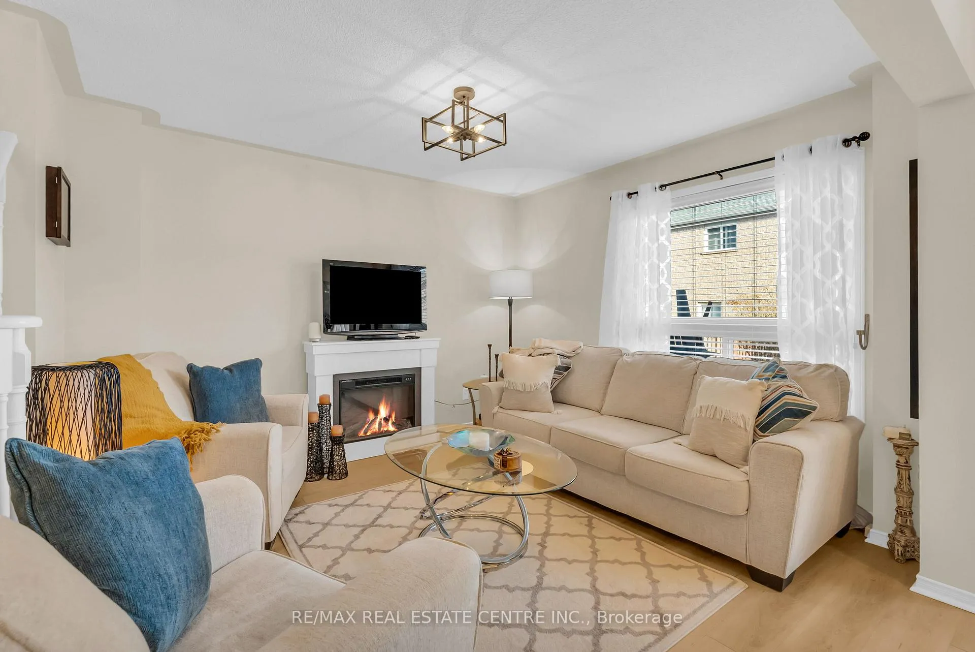 Photo 15 of 43 Lockheed Crescent, Brampton, Fletcher's Meadow — HOMEH