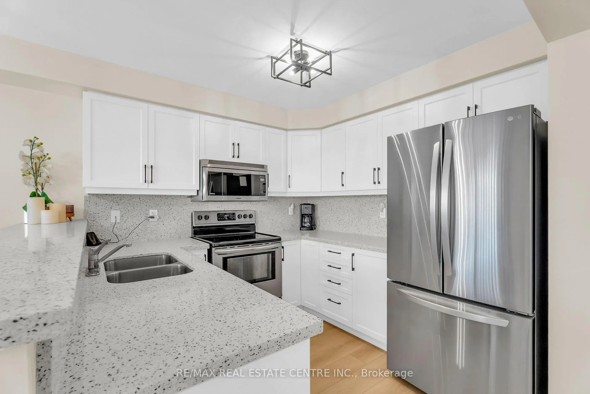 Photo 25 of 43 Lockheed Crescent, Brampton, Fletcher's Meadow — HOMEH