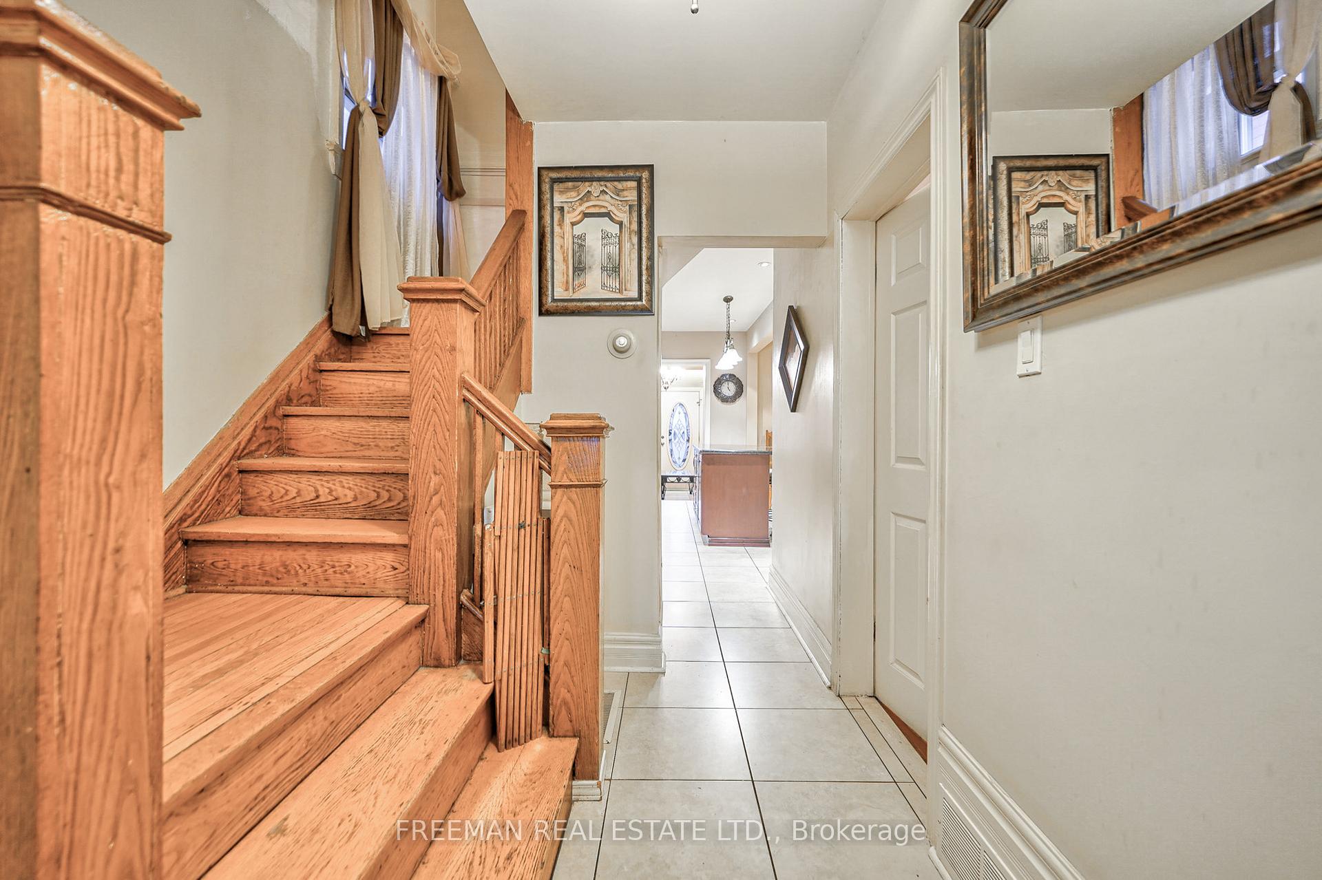Photo 4 of 1925 Dufferin Street, Toronto, Oakwood Village — HOMEH