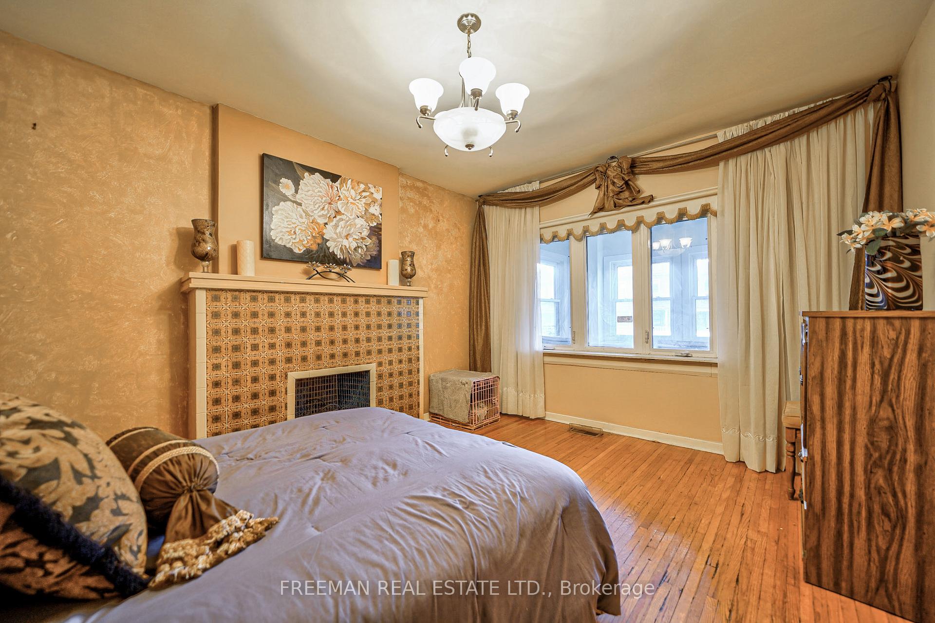 Photo 9 of 1925 Dufferin Street, Toronto, Oakwood Village — HOMEH