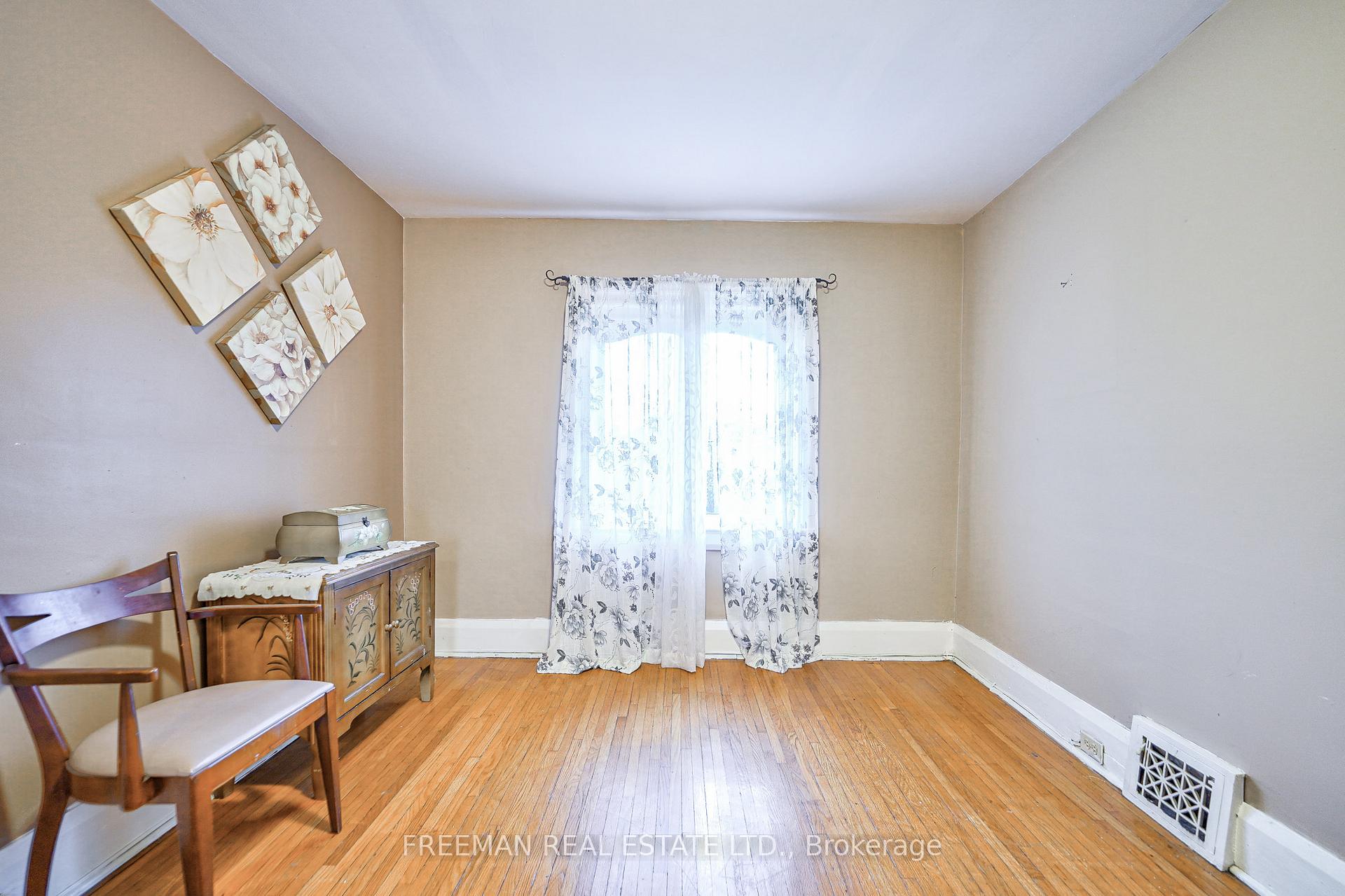 Photo 10 of 1925 Dufferin Street, Toronto, Oakwood Village — HOMEH