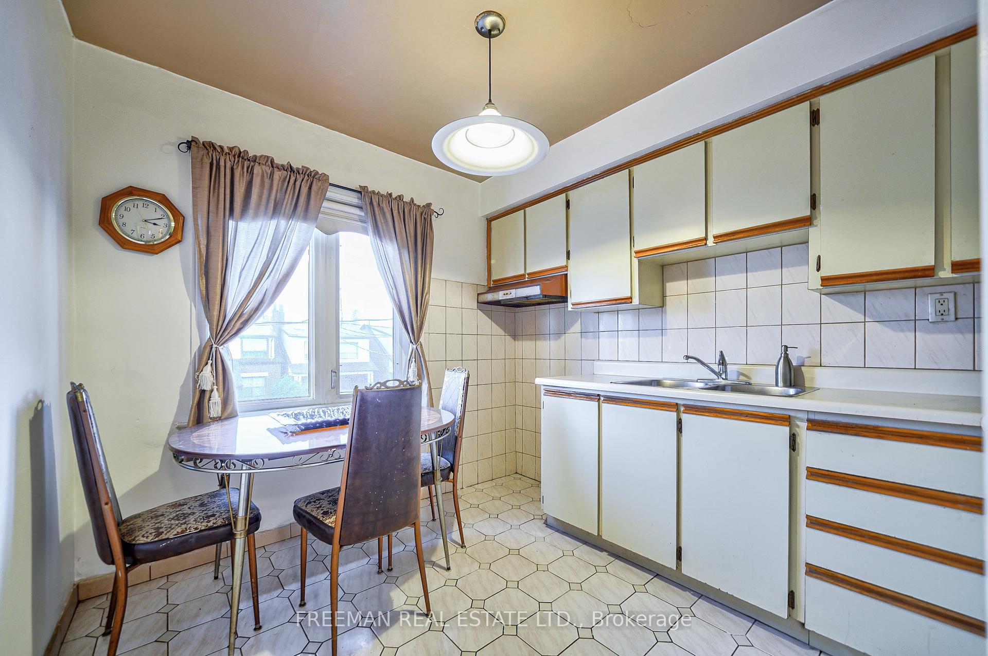 Photo 11 of 1925 Dufferin Street, Toronto, Oakwood Village — HOMEH