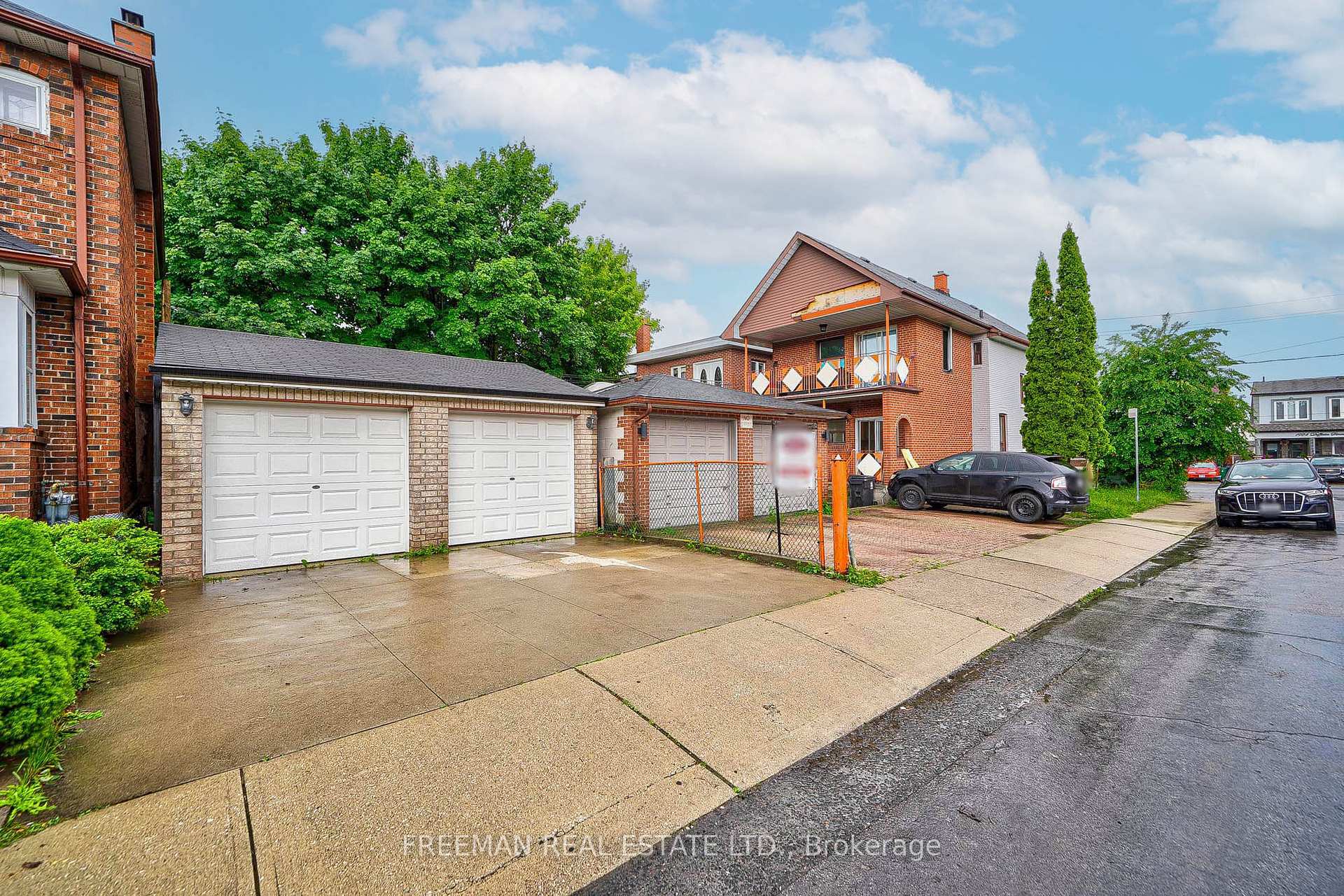 Photo 17 of 1925 Dufferin Street, Toronto, Oakwood Village — HOMEH