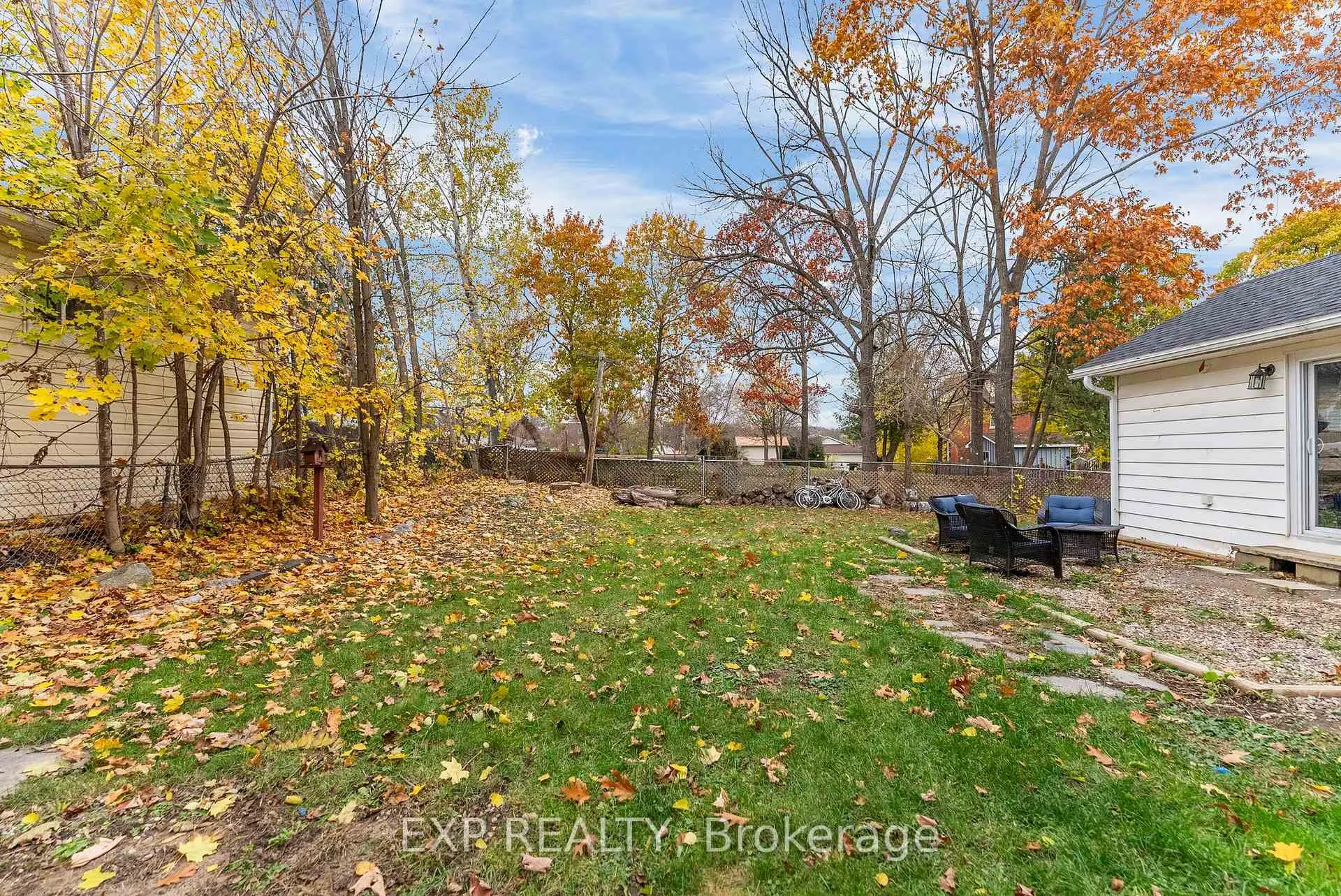 Photo 2 of 70 Munroe Avenue E, Renfrew — HOMEH