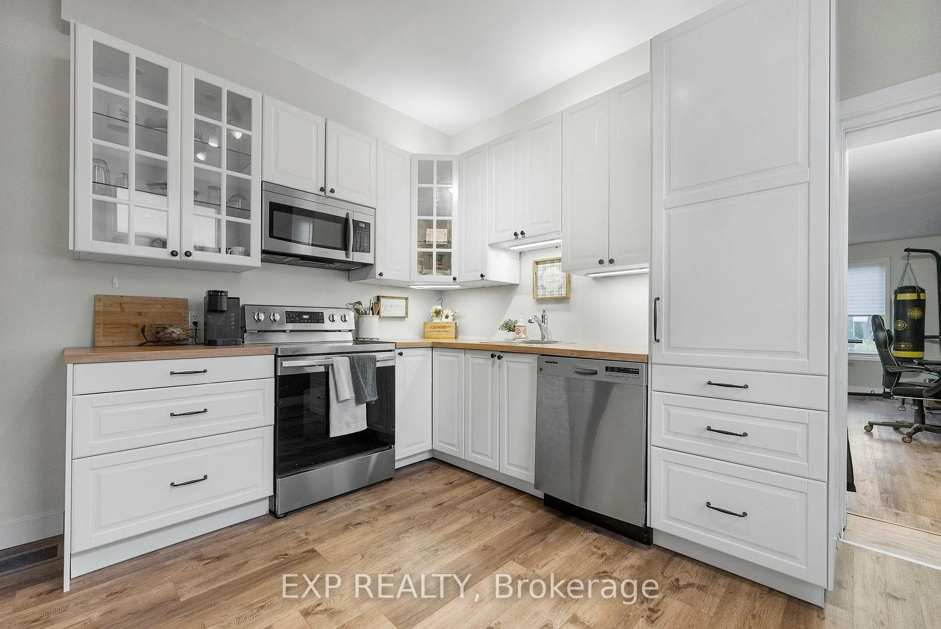 Photo 10 of 70 Munroe Avenue E, Renfrew — HOMEH