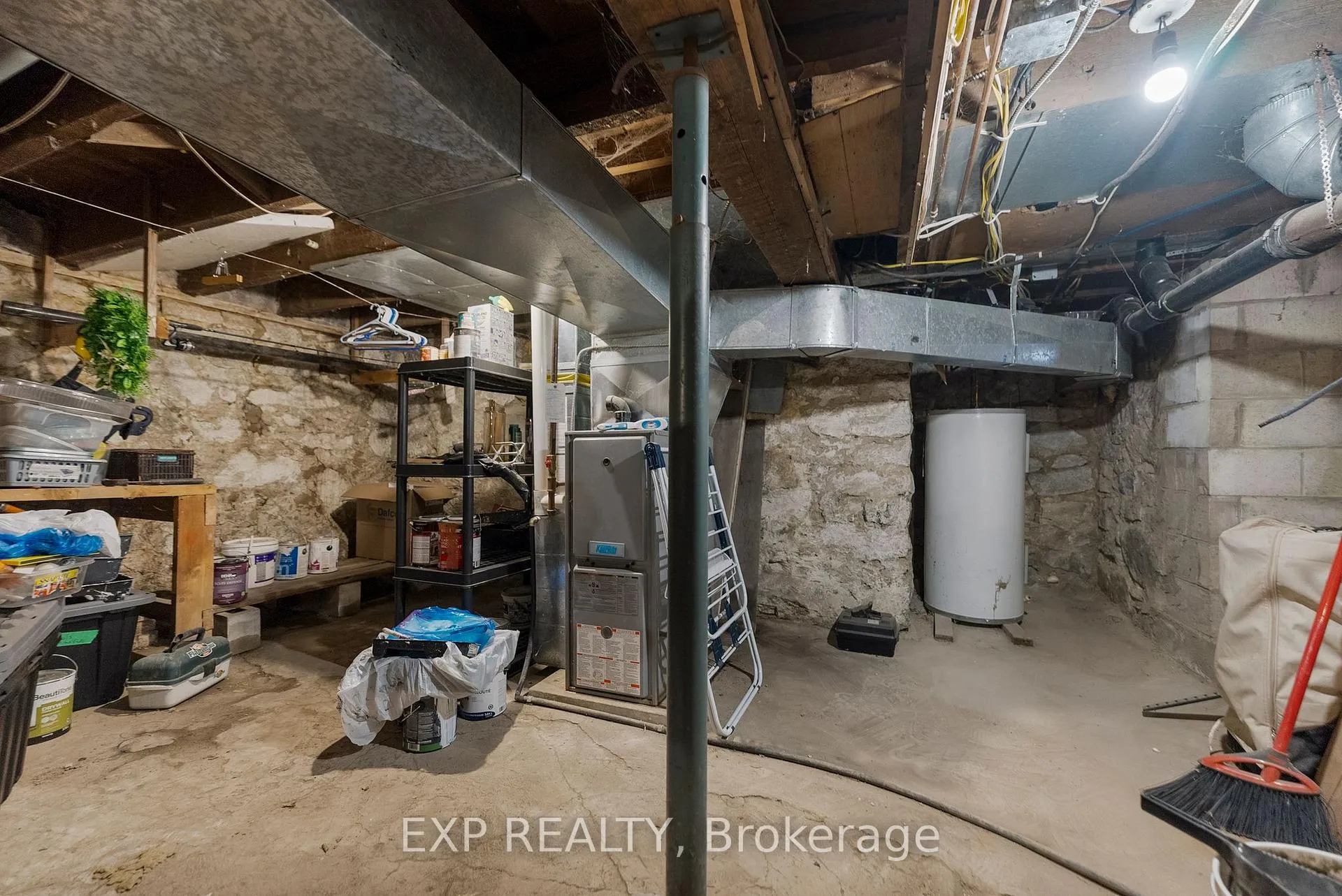 Photo 23 of 70 Munroe Avenue E, Renfrew — HOMEH