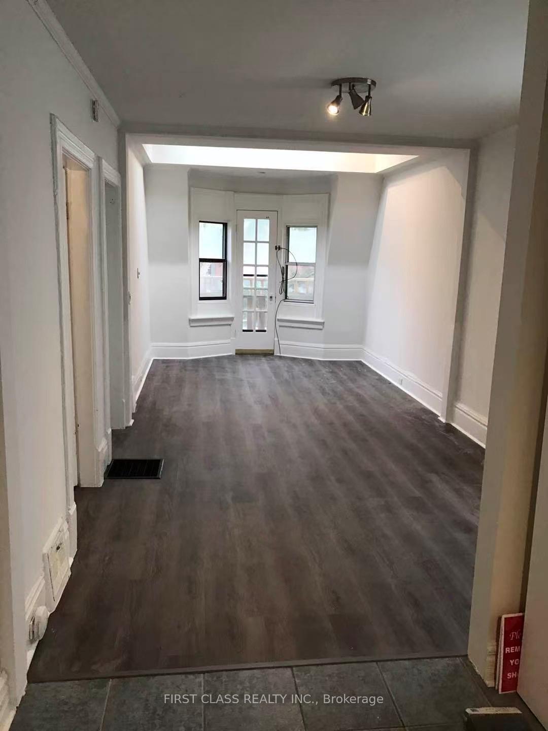 Photo 2 of Unit Upper, 200 Ashdale Avenue, Toronto, Greenwood-Coxwell — HOMEH