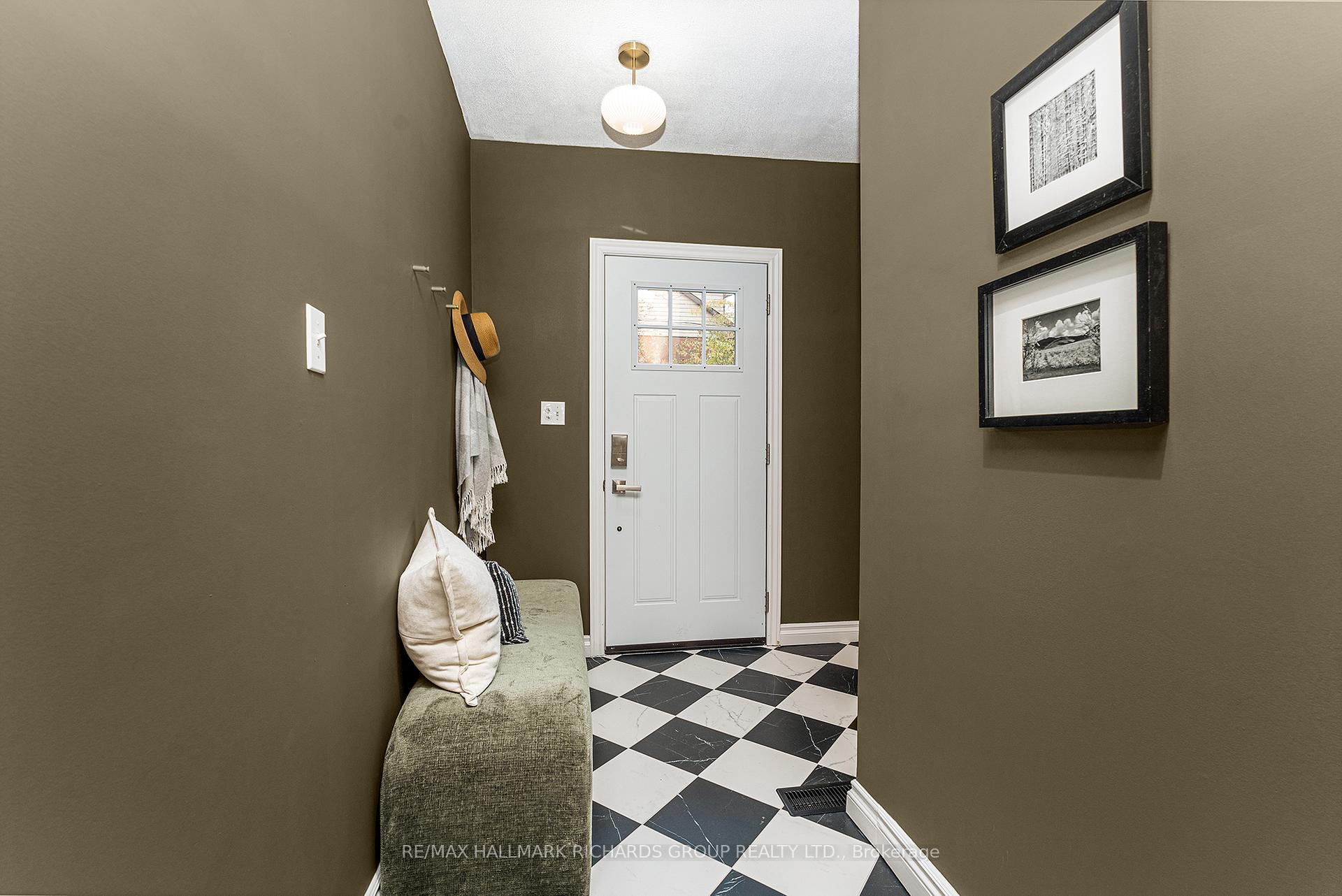 Photo 3 of 48 Lockwood Road, Toronto, The Beaches — HOMEH