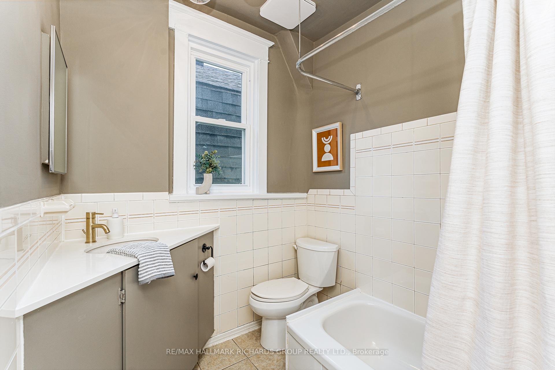 Photo 20 of 48 Lockwood Road, Toronto, The Beaches — HOMEH
