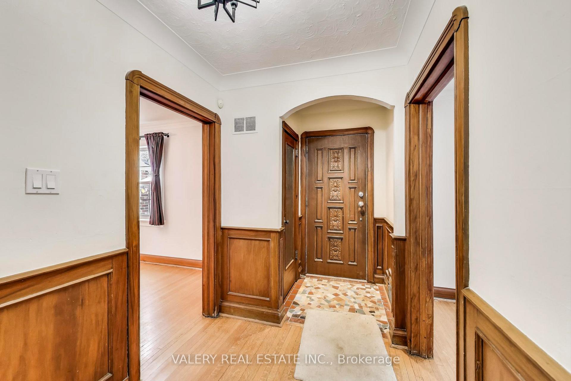 Photo 5 of 117 Whitmore Avenue, Toronto, Forest Hill North — HOMEH