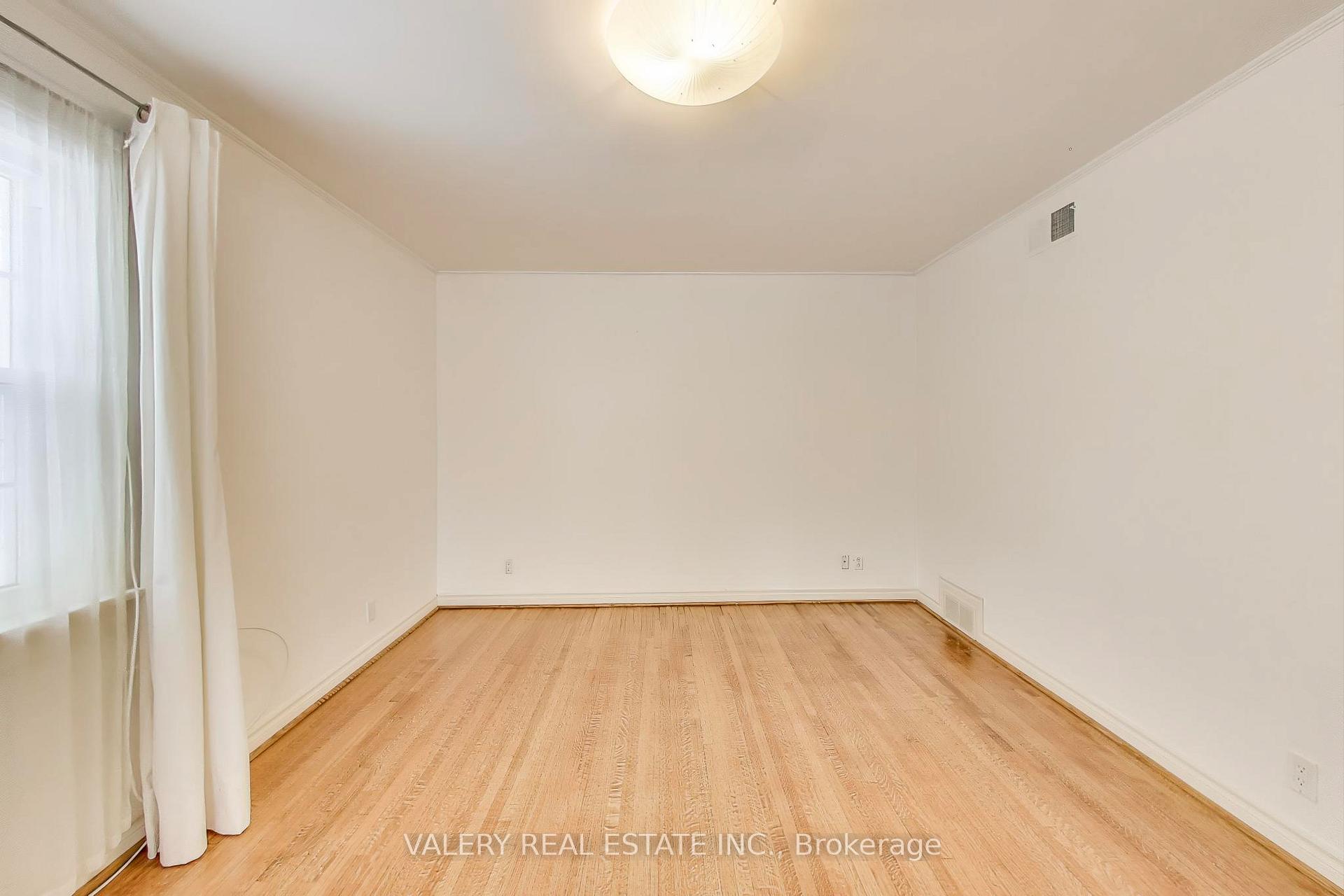 Photo 17 of 117 Whitmore Avenue, Toronto, Forest Hill North — HOMEH