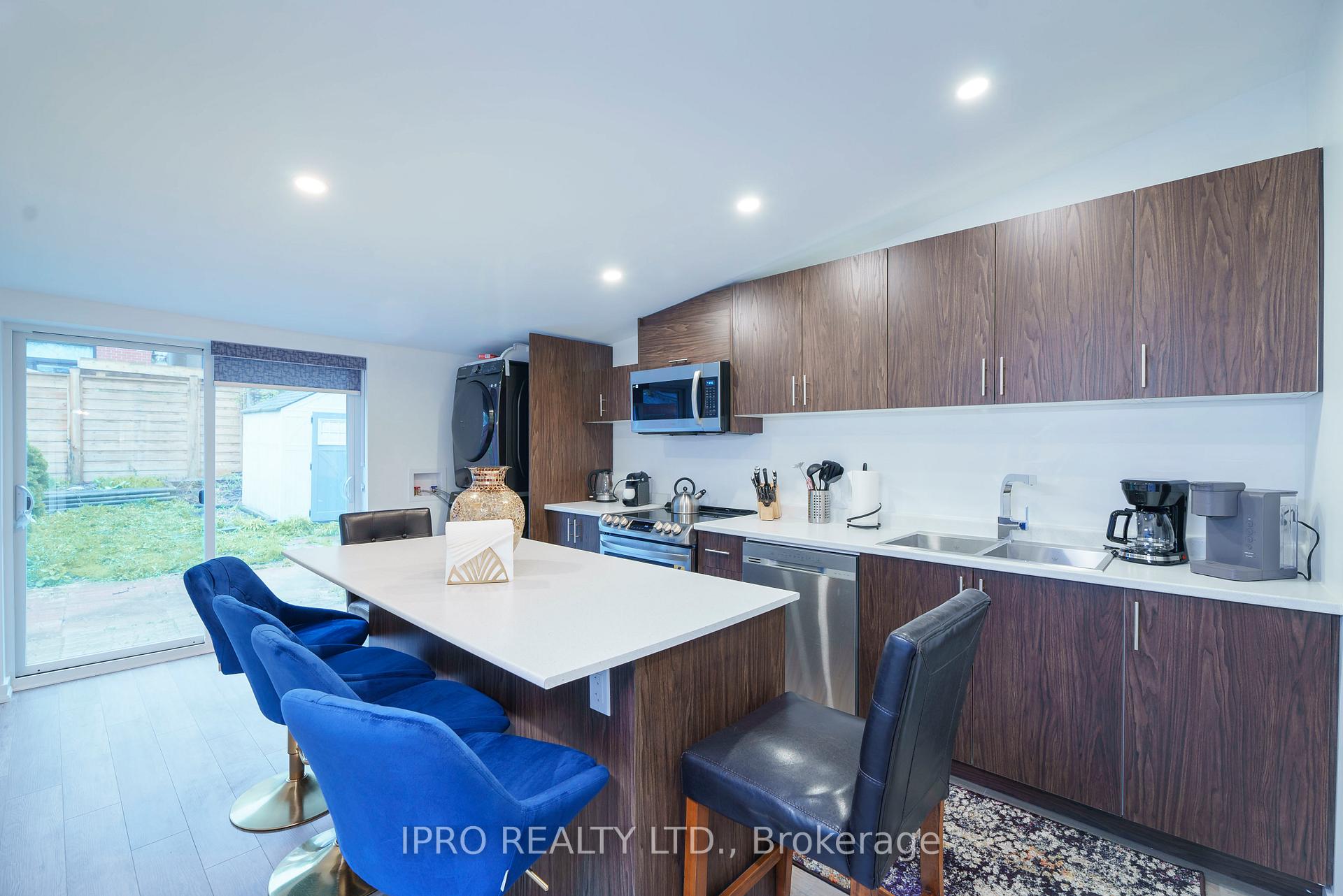 Photo 11 of 2 Fee Place, Toronto, Regent Park — HOMEH