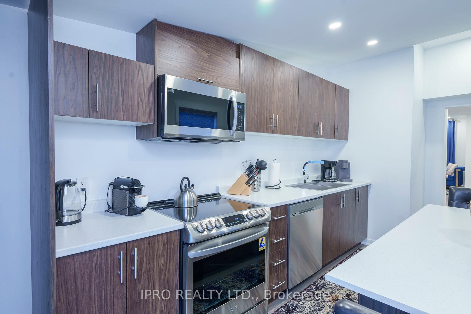 Photo 13 of 2 Fee Place, Toronto, Regent Park — HOMEH