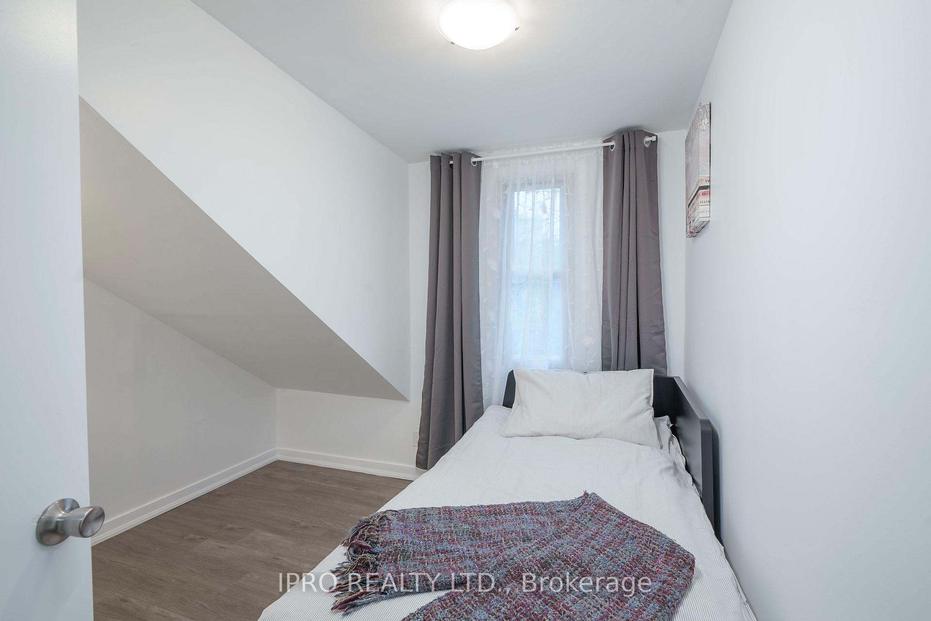 Photo 16 of 2 Fee Place, Toronto, Regent Park — HOMEH