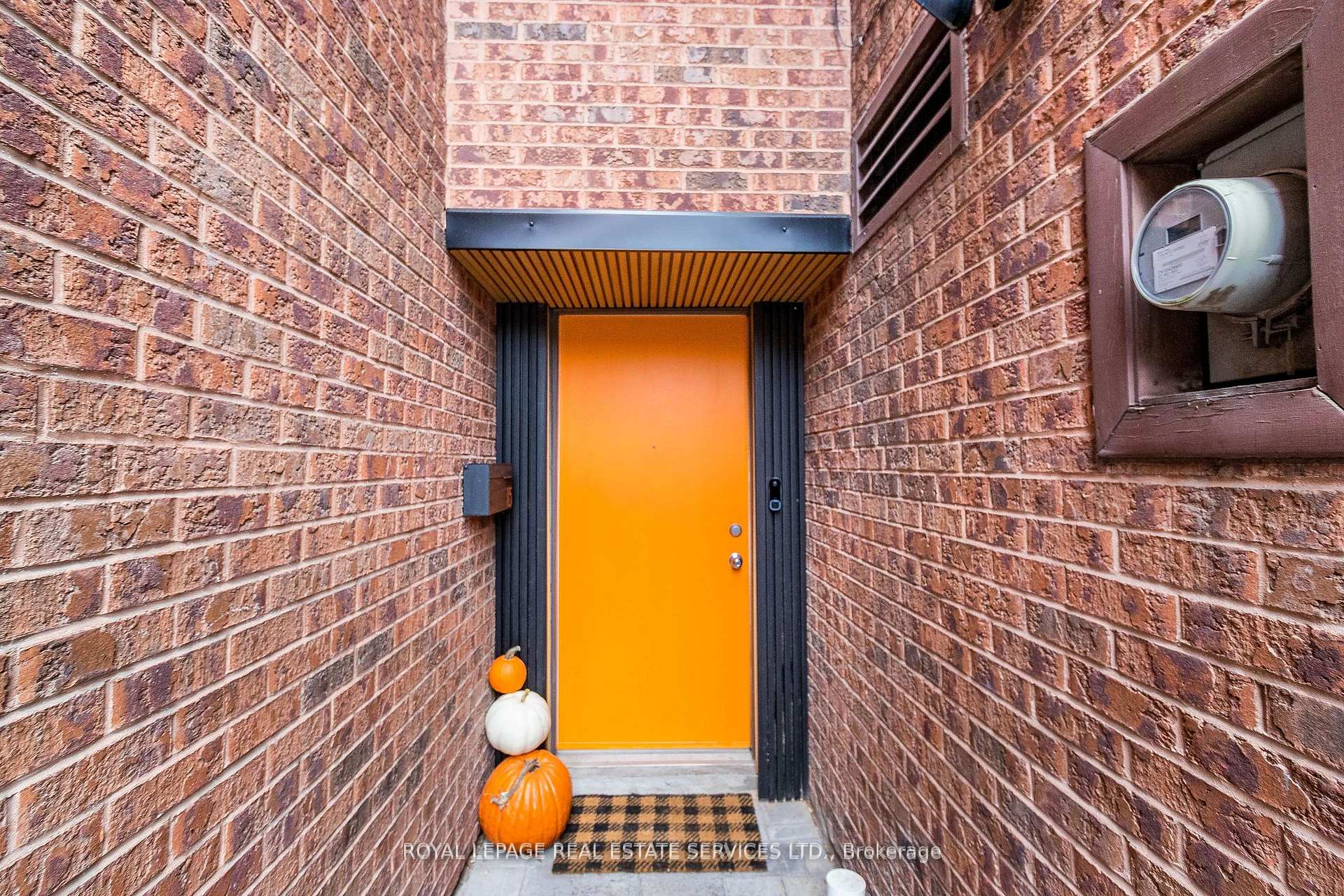 Photo 3 of 115 Tecumseth Street, Toronto, Niagara — HOMEH