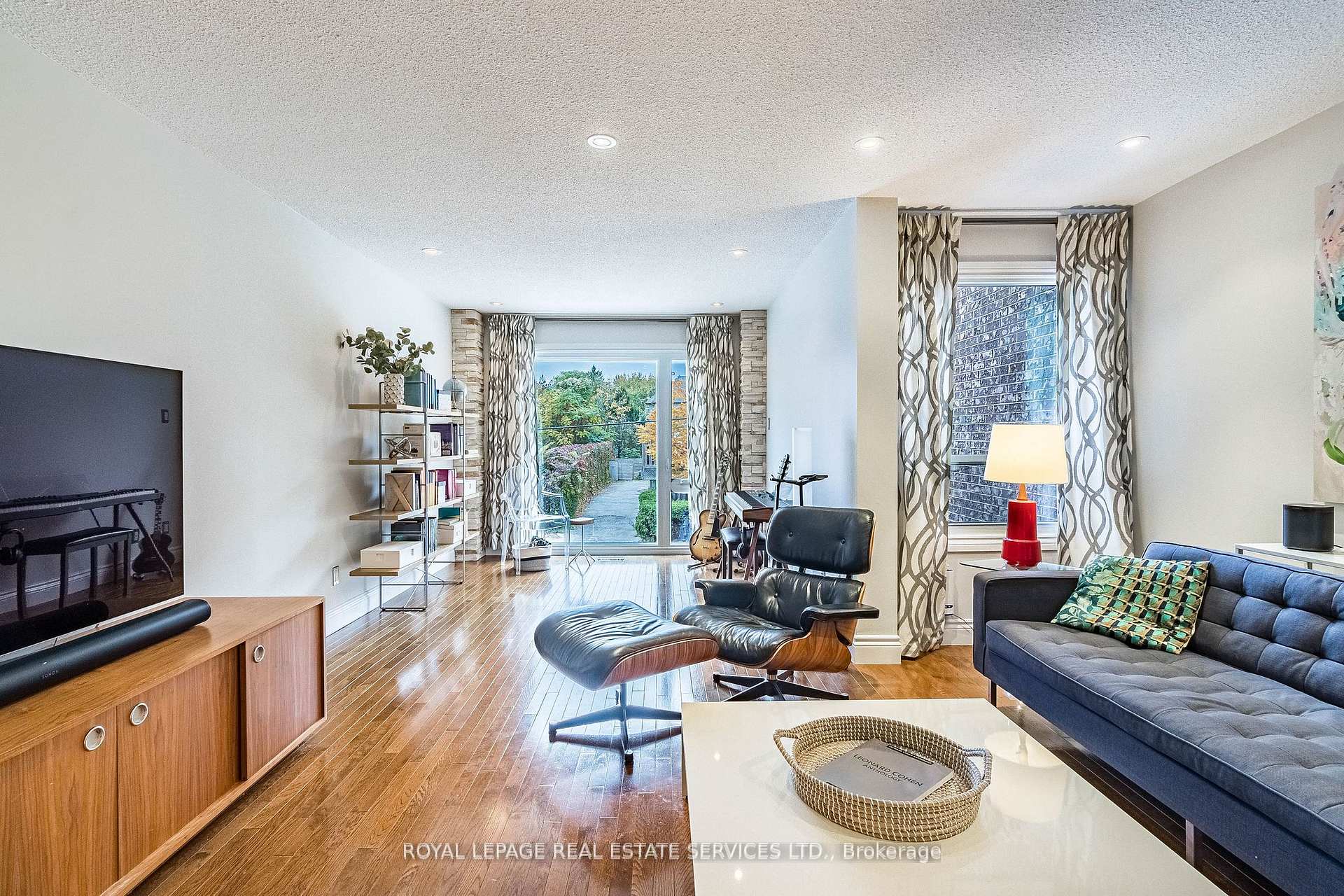 Photo 5 of 115 Tecumseth Street, Toronto, Niagara — HOMEH