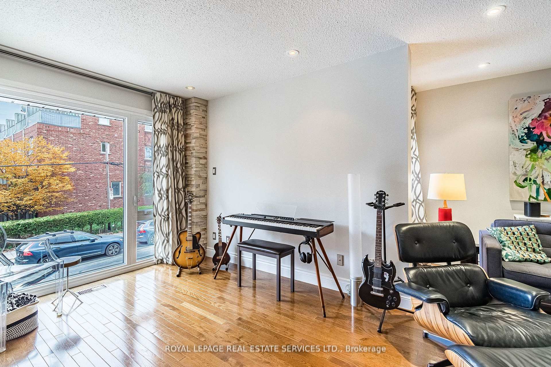 Photo 10 of 115 Tecumseth Street, Toronto, Niagara — HOMEH