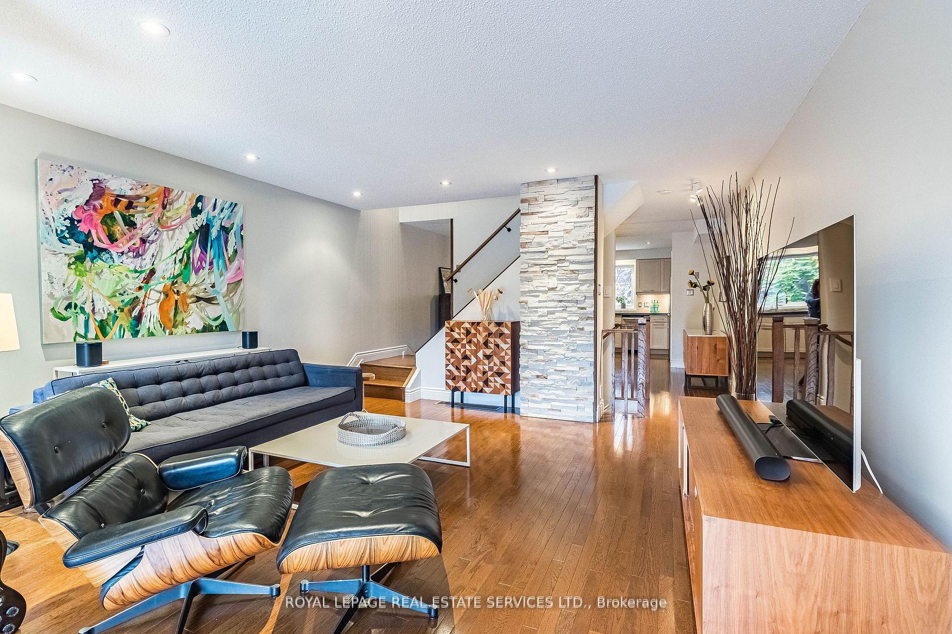 Photo 8 of 115 Tecumseth Street, Toronto, Niagara — HOMEH