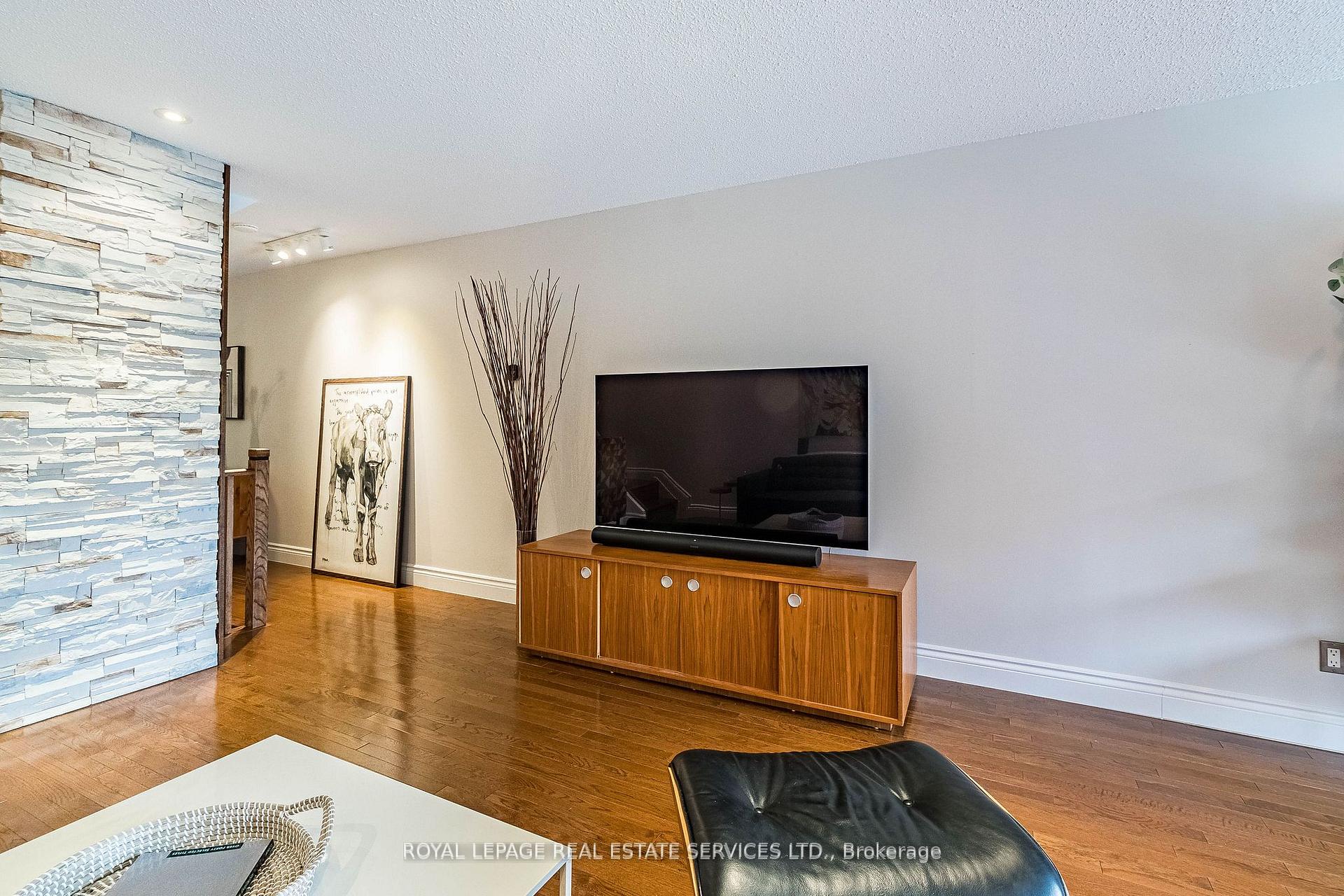 Photo 9 of 115 Tecumseth Street, Toronto, Niagara — HOMEH