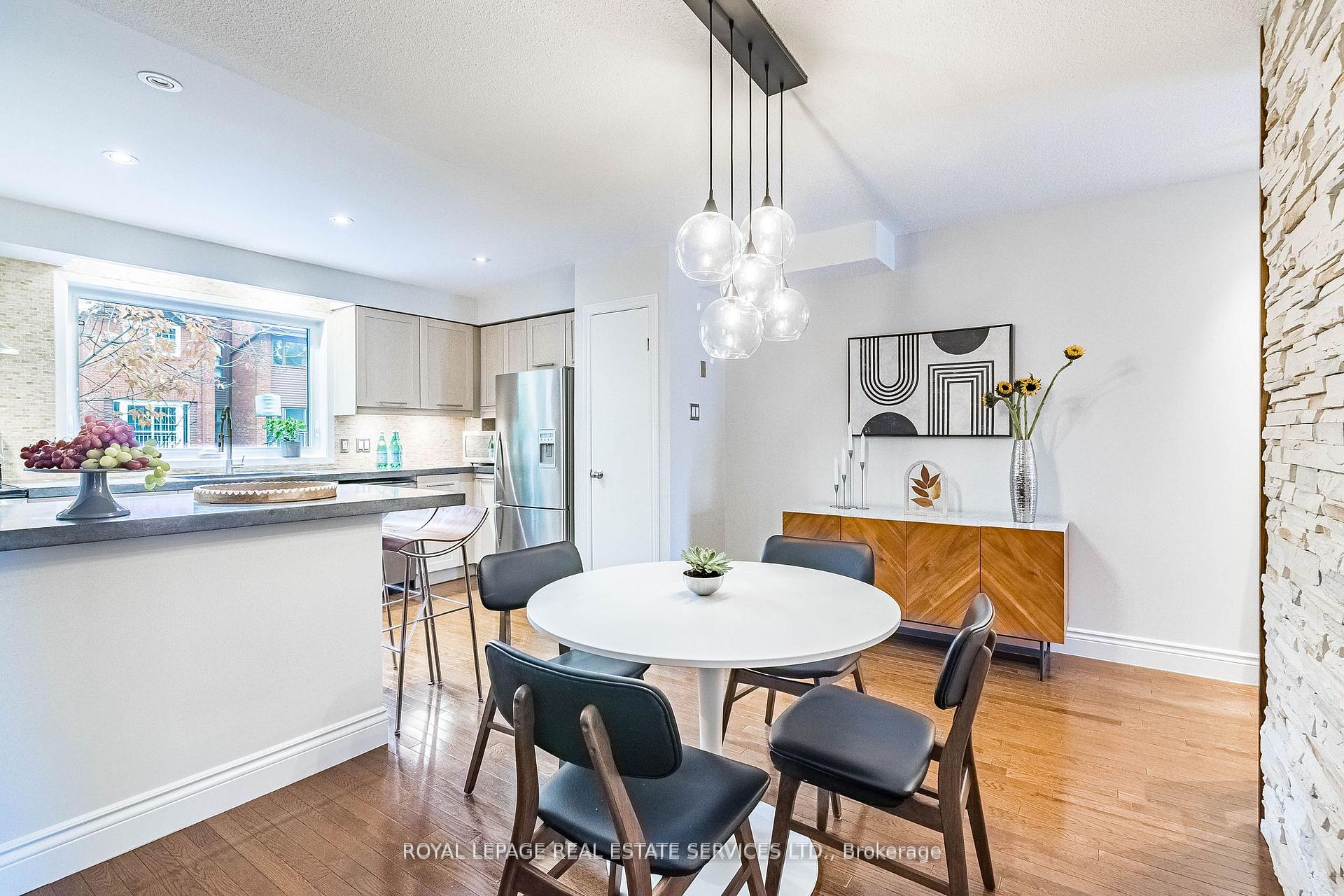 Photo 11 of 115 Tecumseth Street, Toronto, Niagara — HOMEH