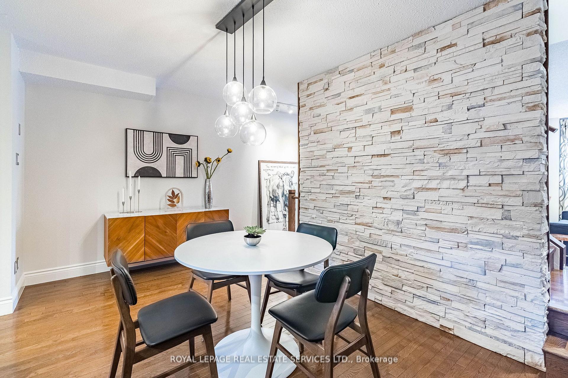 Photo 7 of 115 Tecumseth Street, Toronto, Niagara — HOMEH