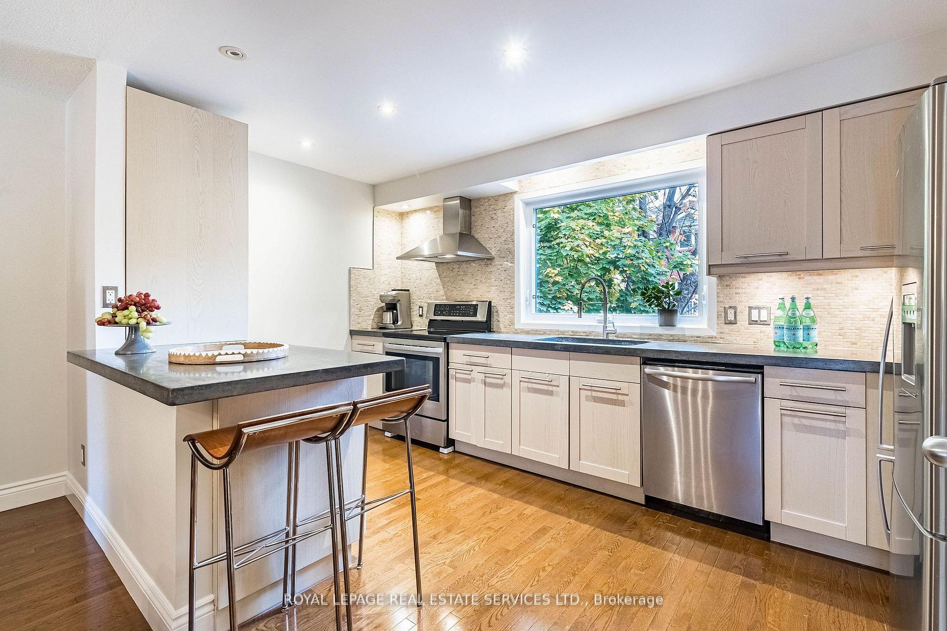Photo 14 of 115 Tecumseth Street, Toronto, Niagara — HOMEH