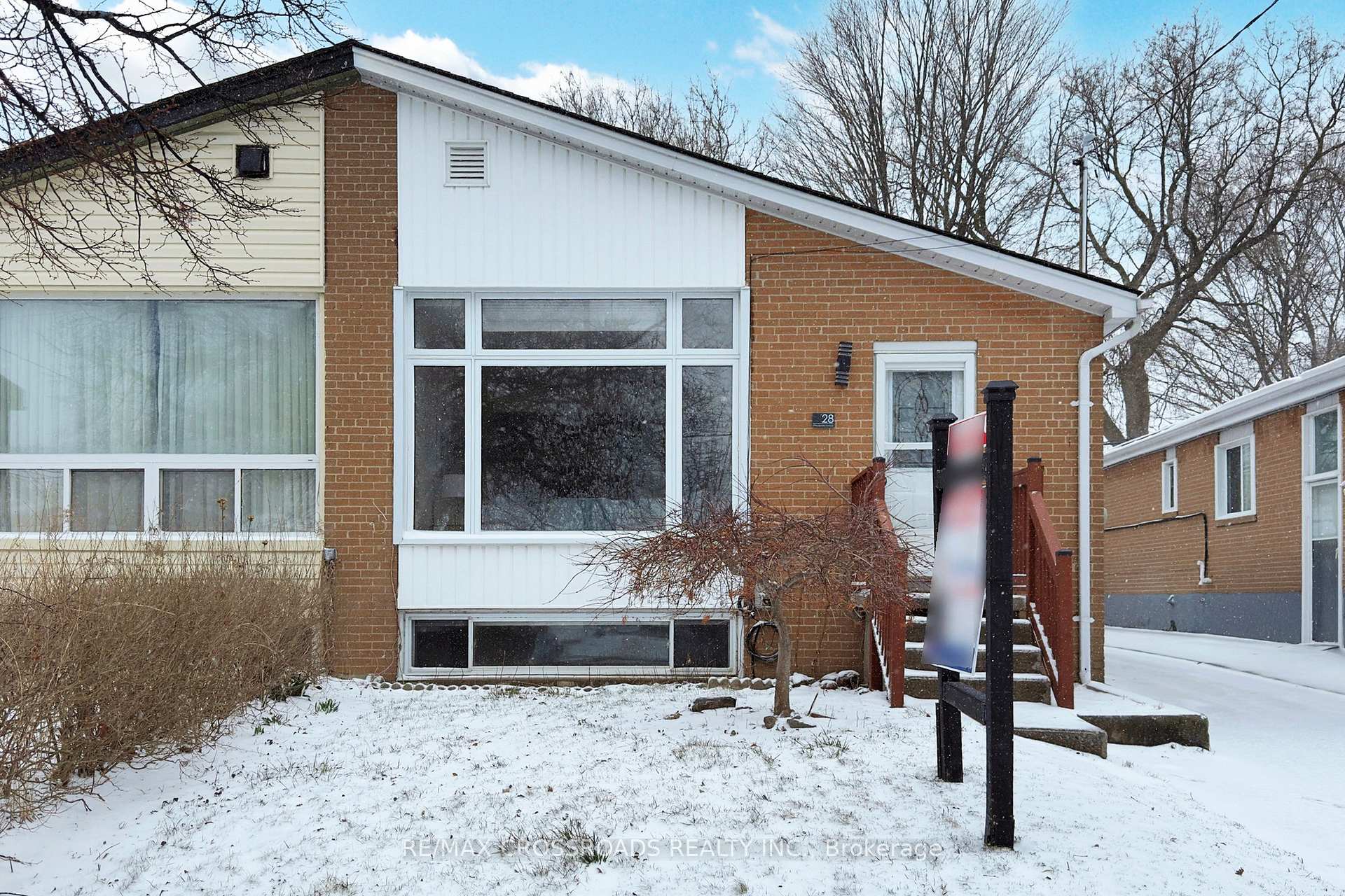 Photo 1 of 28 Chesapeake Avenue, Scarborough, Clairlea-Birchmount — HOMEH