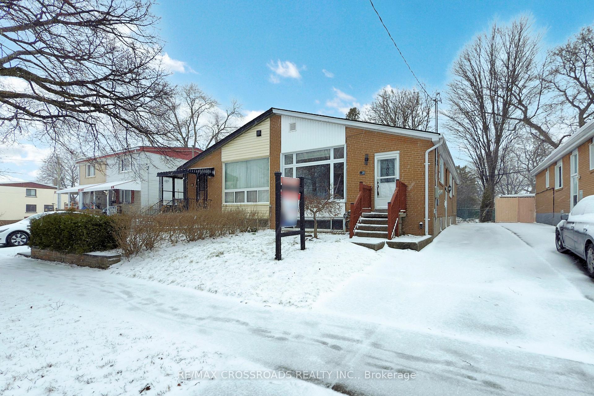 Photo 3 of 28 Chesapeake Avenue, Scarborough, Clairlea-Birchmount — HOMEH