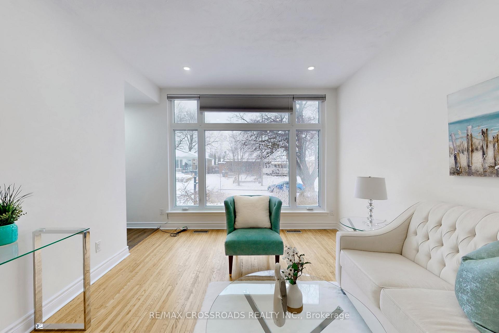 Photo 5 of 28 Chesapeake Avenue, Scarborough, Clairlea-Birchmount — HOMEH