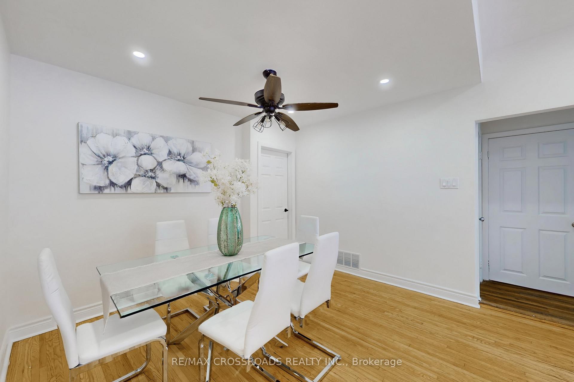 Photo 12 of 28 Chesapeake Avenue, Scarborough, Clairlea-Birchmount — HOMEH