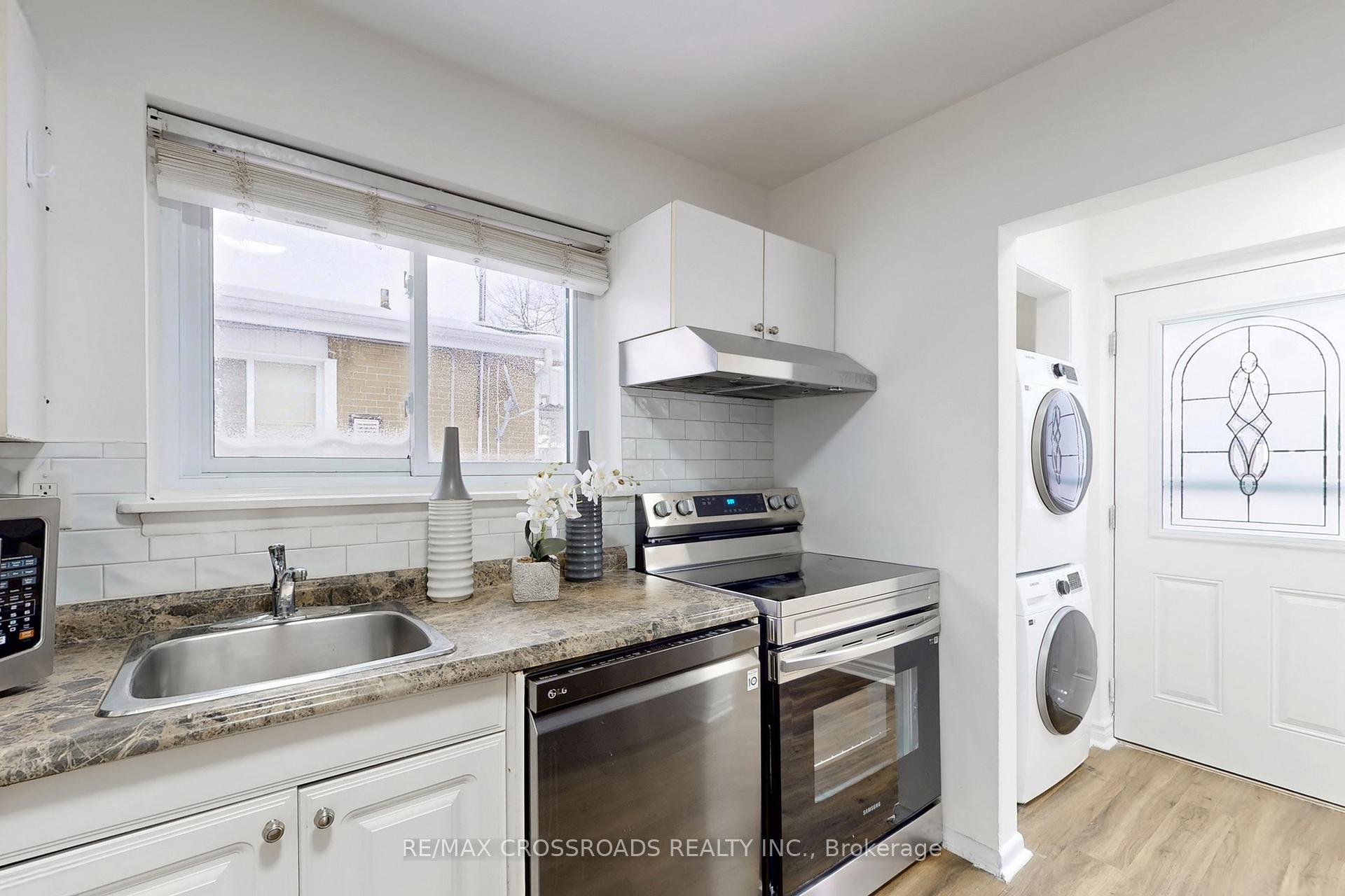Photo 14 of 28 Chesapeake Avenue, Scarborough, Clairlea-Birchmount — HOMEH