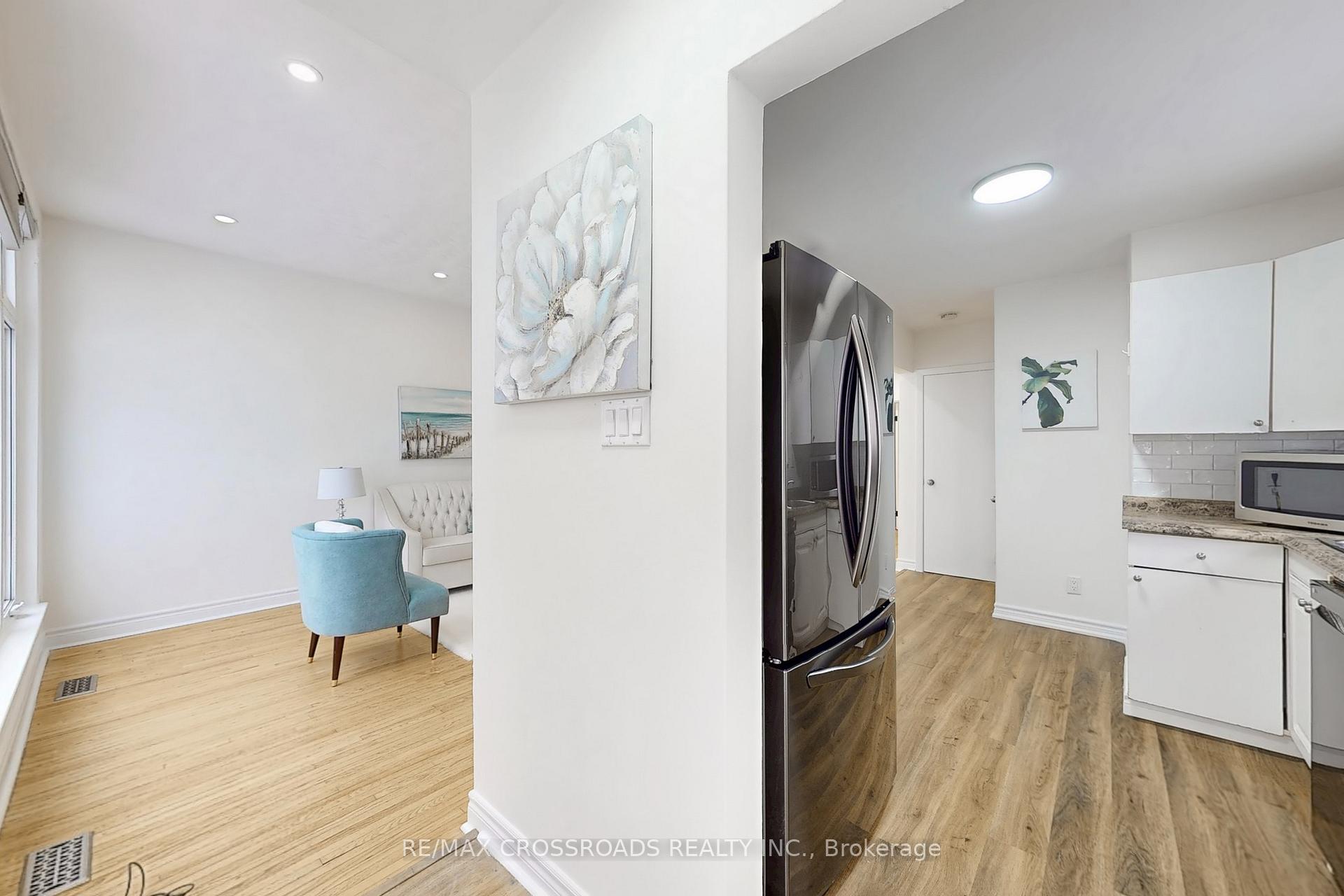 Photo 16 of 28 Chesapeake Avenue, Scarborough, Clairlea-Birchmount — HOMEH