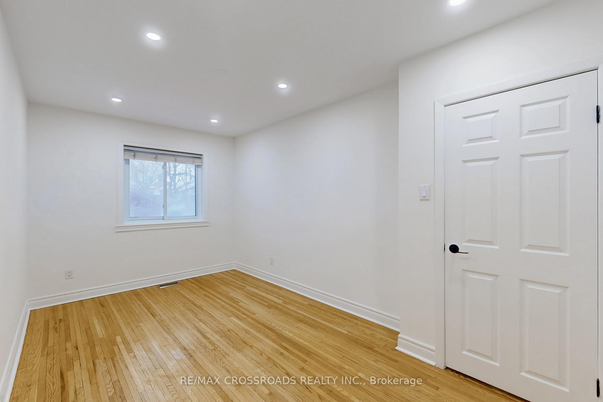 Photo 20 of 28 Chesapeake Avenue, Scarborough, Clairlea-Birchmount — HOMEH