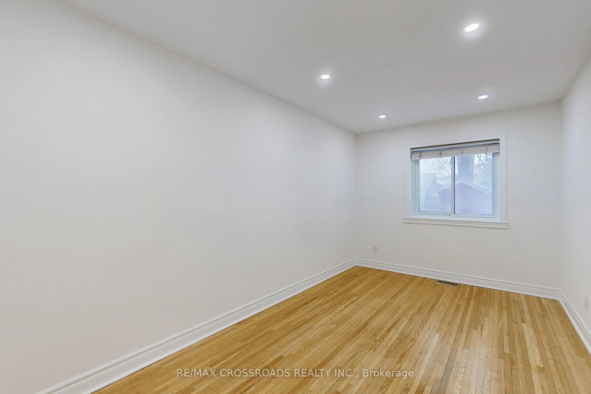 Photo 21 of 28 Chesapeake Avenue, Scarborough, Clairlea-Birchmount — HOMEH