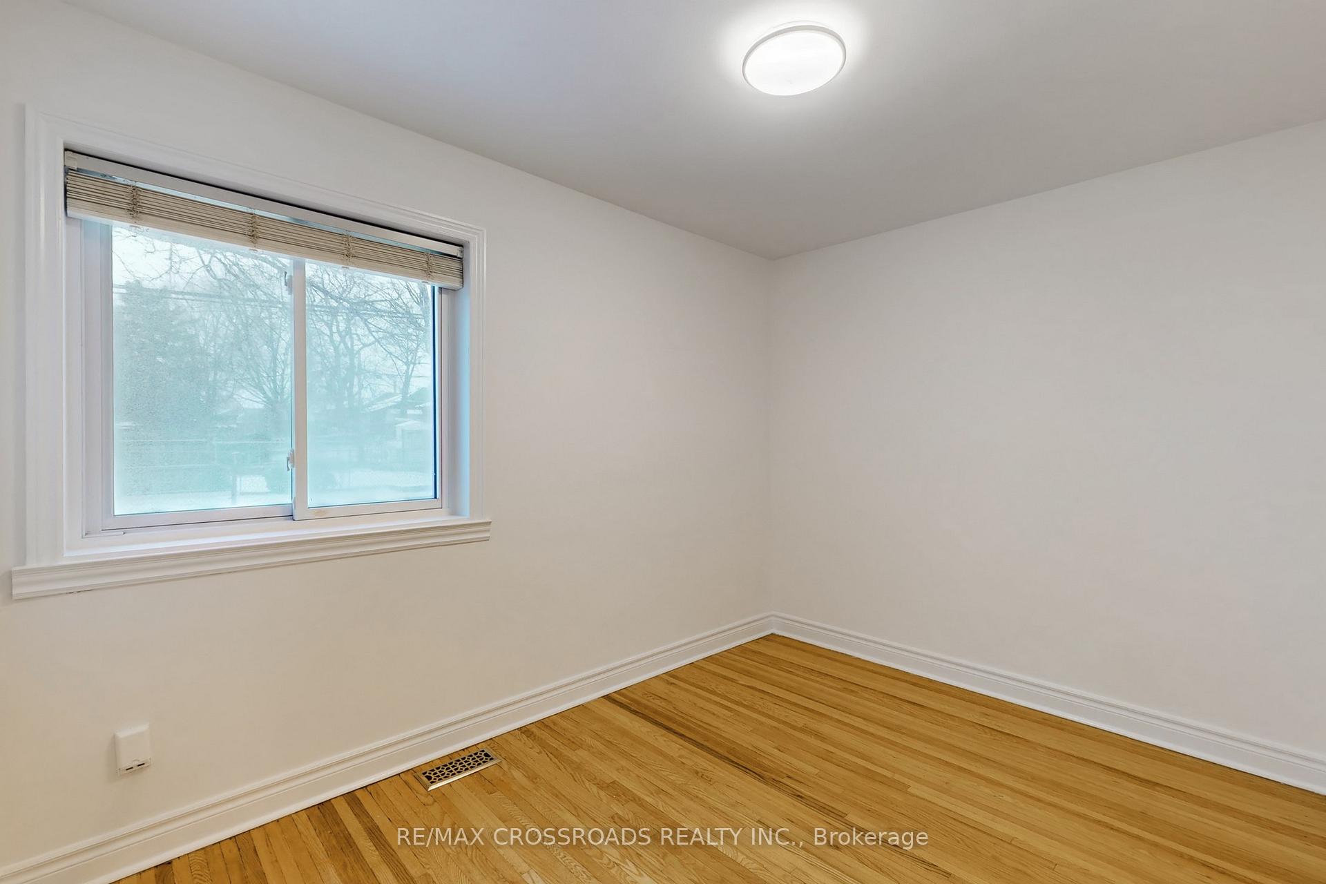 Photo 23 of 28 Chesapeake Avenue, Scarborough, Clairlea-Birchmount — HOMEH