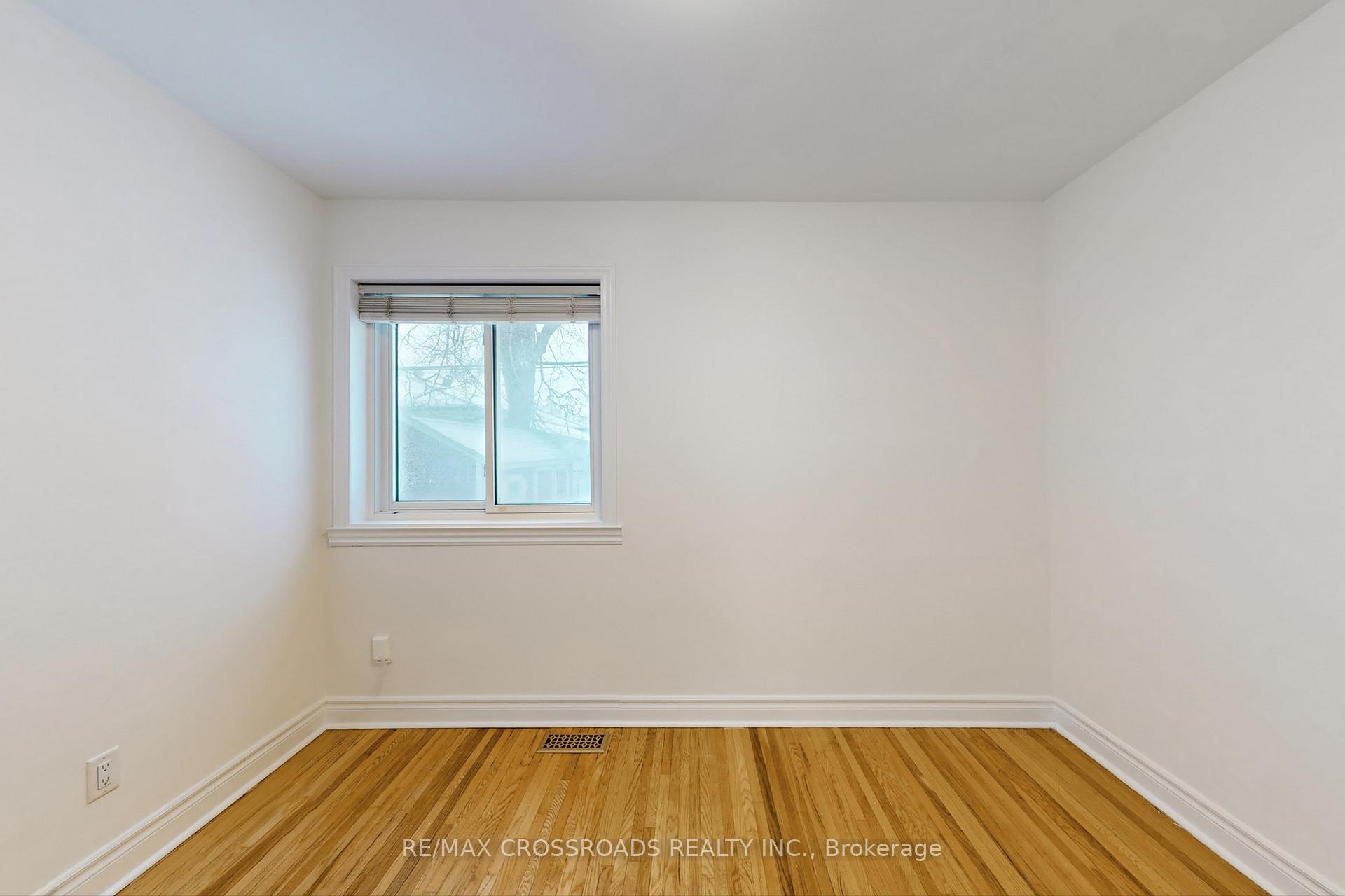 Photo 24 of 28 Chesapeake Avenue, Scarborough, Clairlea-Birchmount — HOMEH