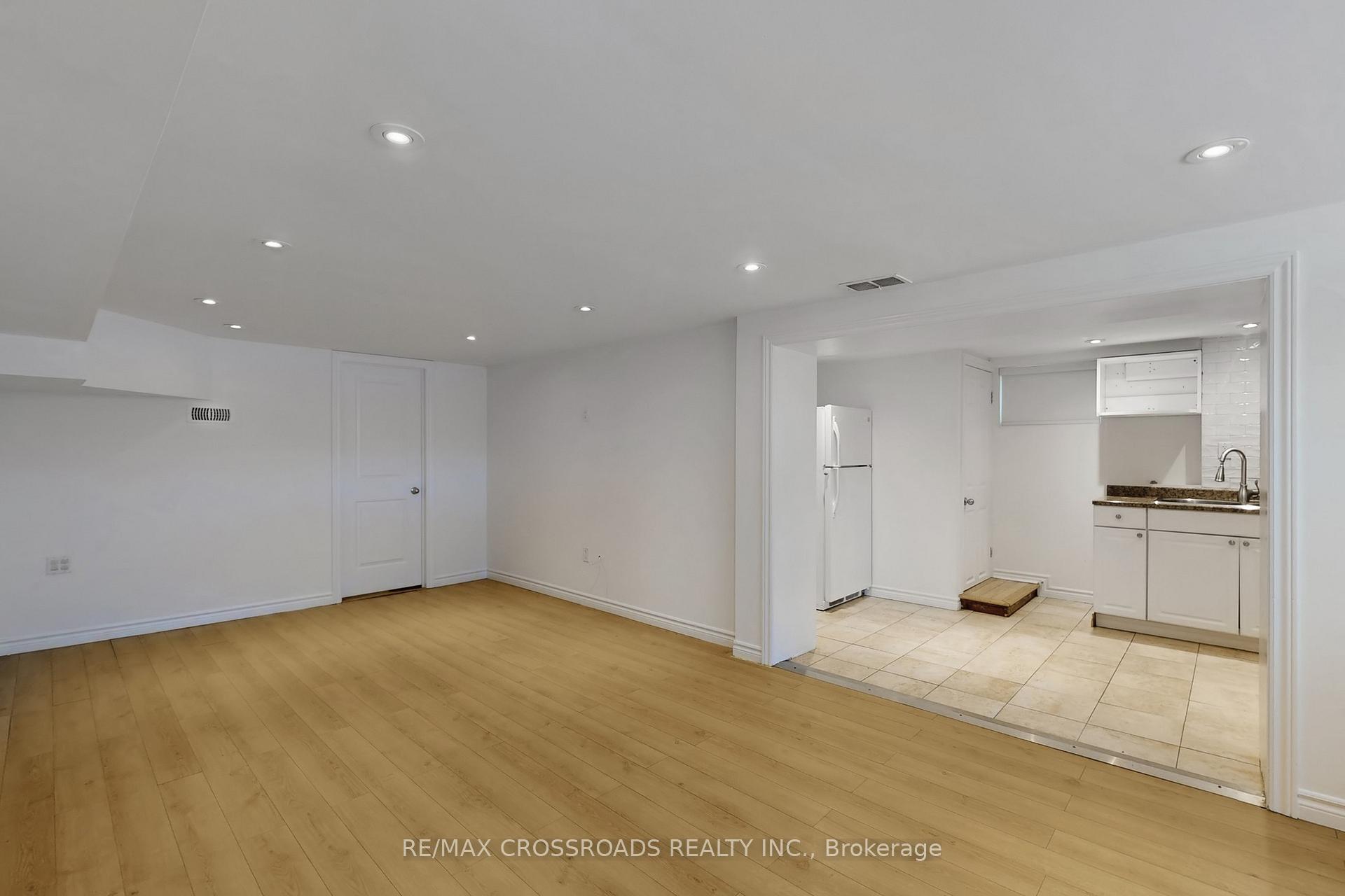 Photo 33 of 28 Chesapeake Avenue, Scarborough, Clairlea-Birchmount — HOMEH