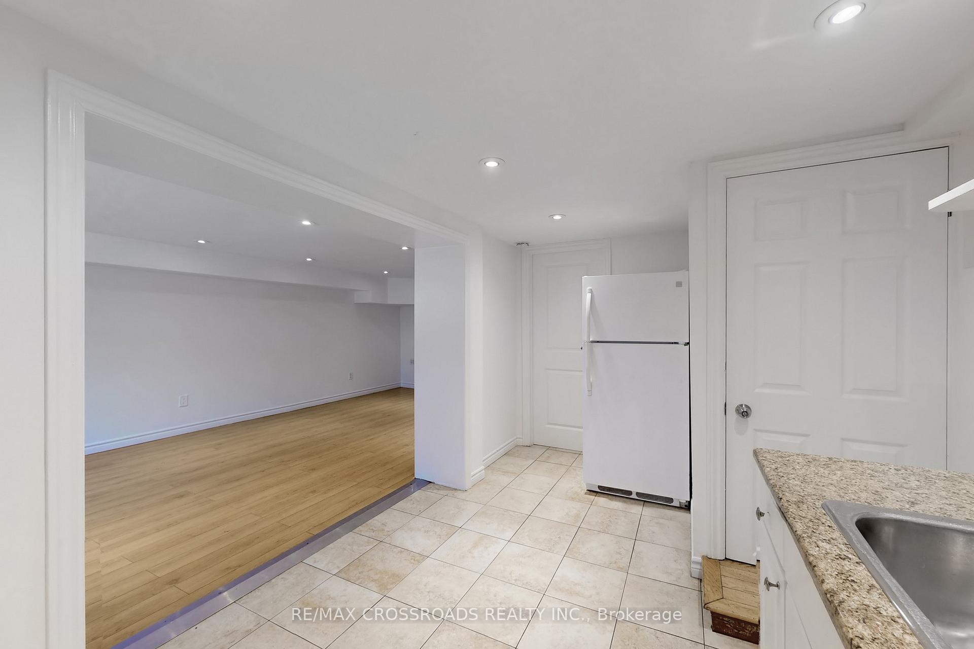 Photo 36 of 28 Chesapeake Avenue, Scarborough, Clairlea-Birchmount — HOMEH