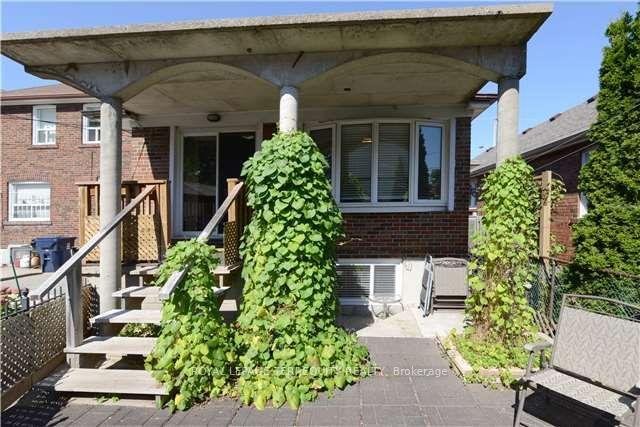 Photo 2 of 129 Memorial Park Avenue, Toronto, Danforth Village-East York — HOMEH