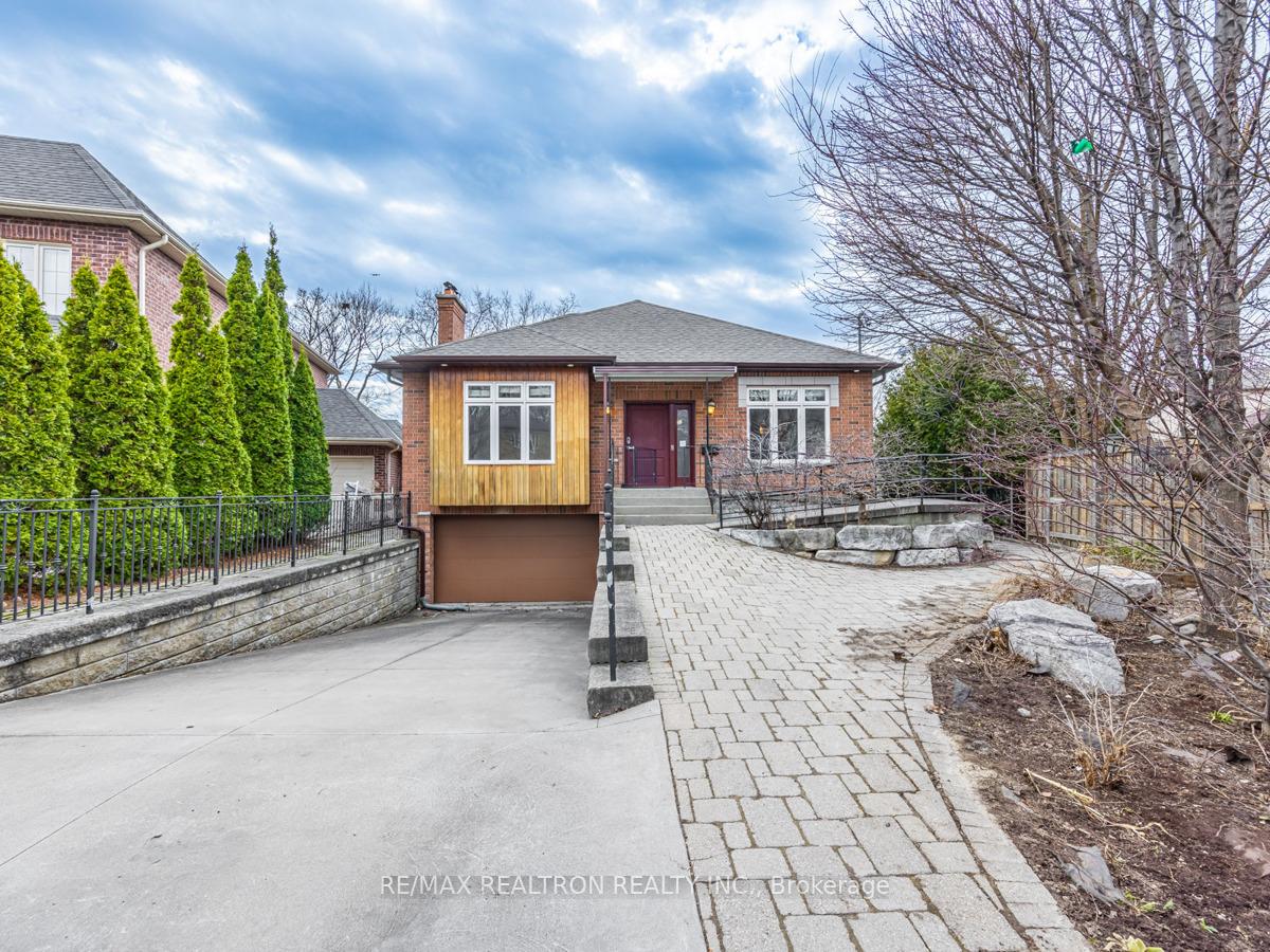 Photo 1 of 32 Roberta Drive, Toronto, Englemount-Lawrence — HOMEH