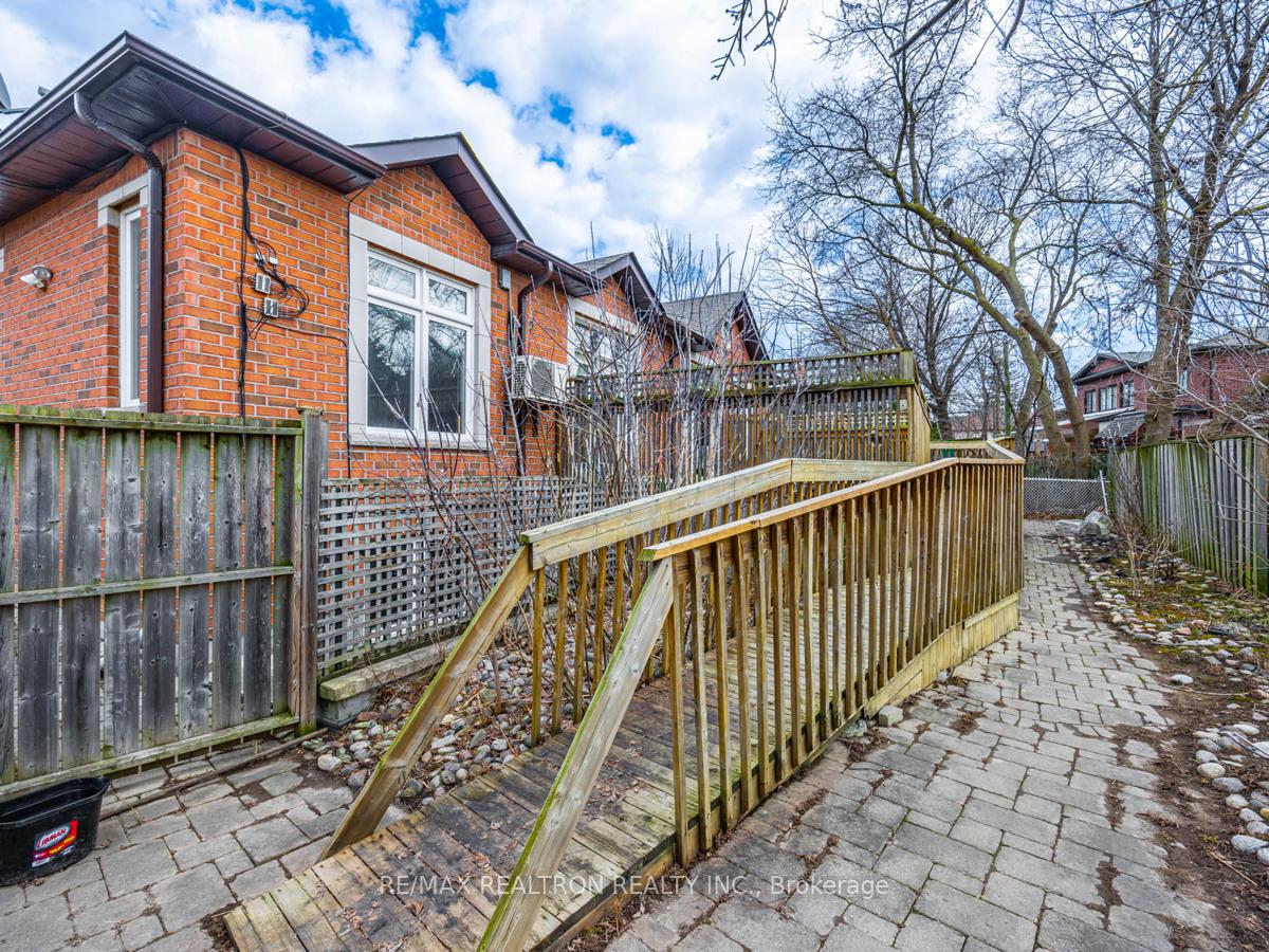 Photo 35 of 32 Roberta Drive, Toronto, Englemount-Lawrence — HOMEH