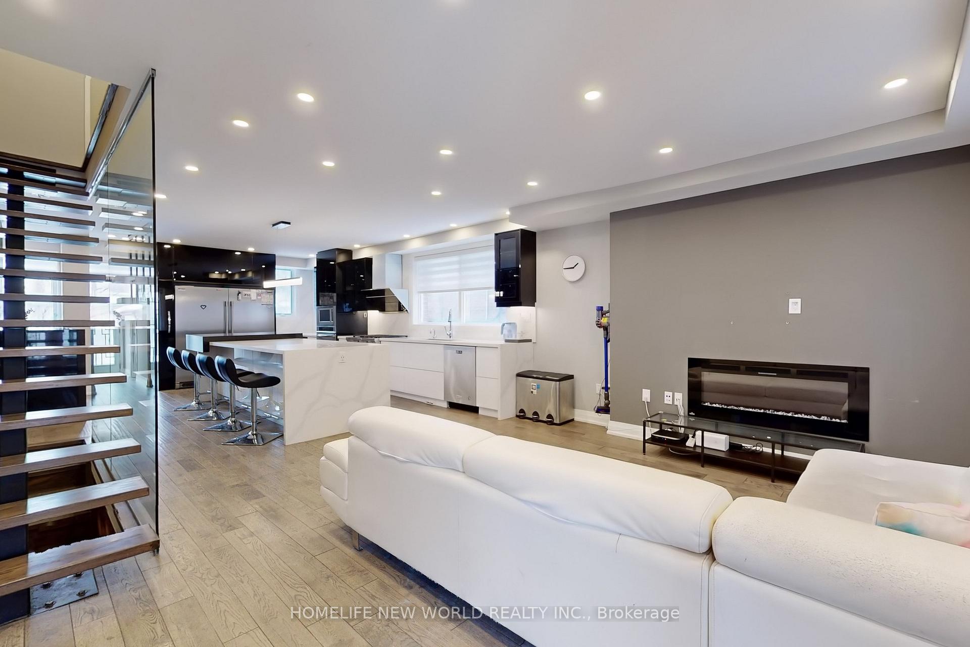 Photo 4 of 35 Harris Avenue, Toronto, East End-Danforth — HOMEH